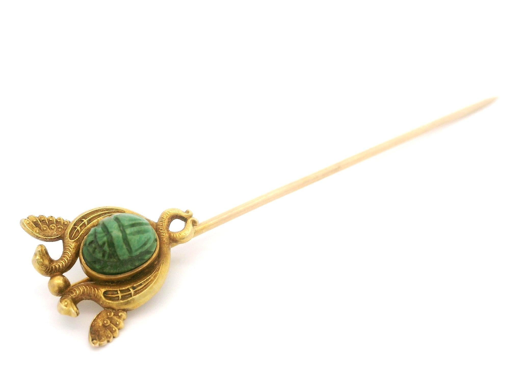 Alfiler antiguo de oro de 14 quilates con emblema de serpiente escarabajo egipcio tallado en turquesa en venta 6