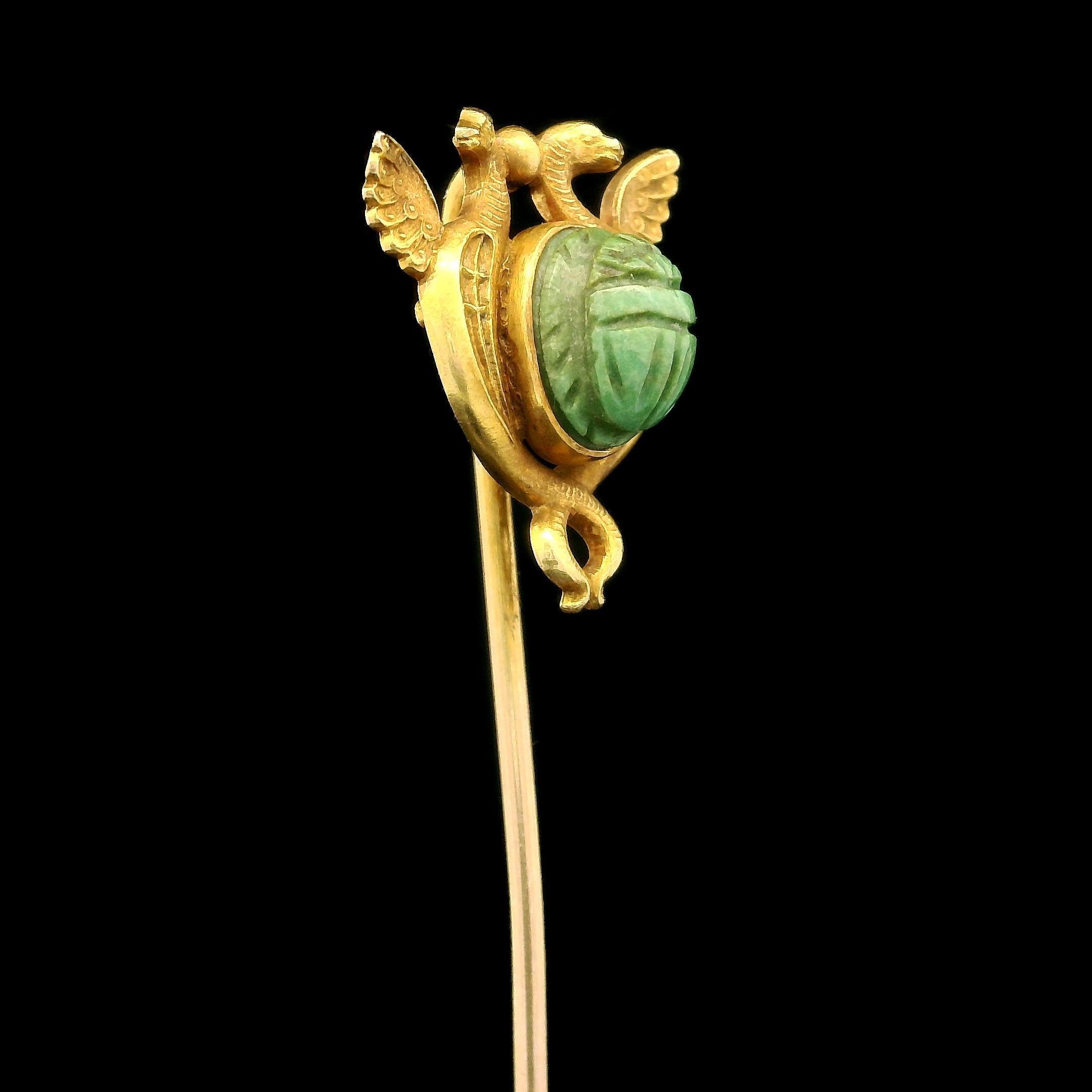 Alfiler antiguo de oro de 14 quilates con emblema de serpiente escarabajo egipcio tallado en turquesa Cabujón en venta