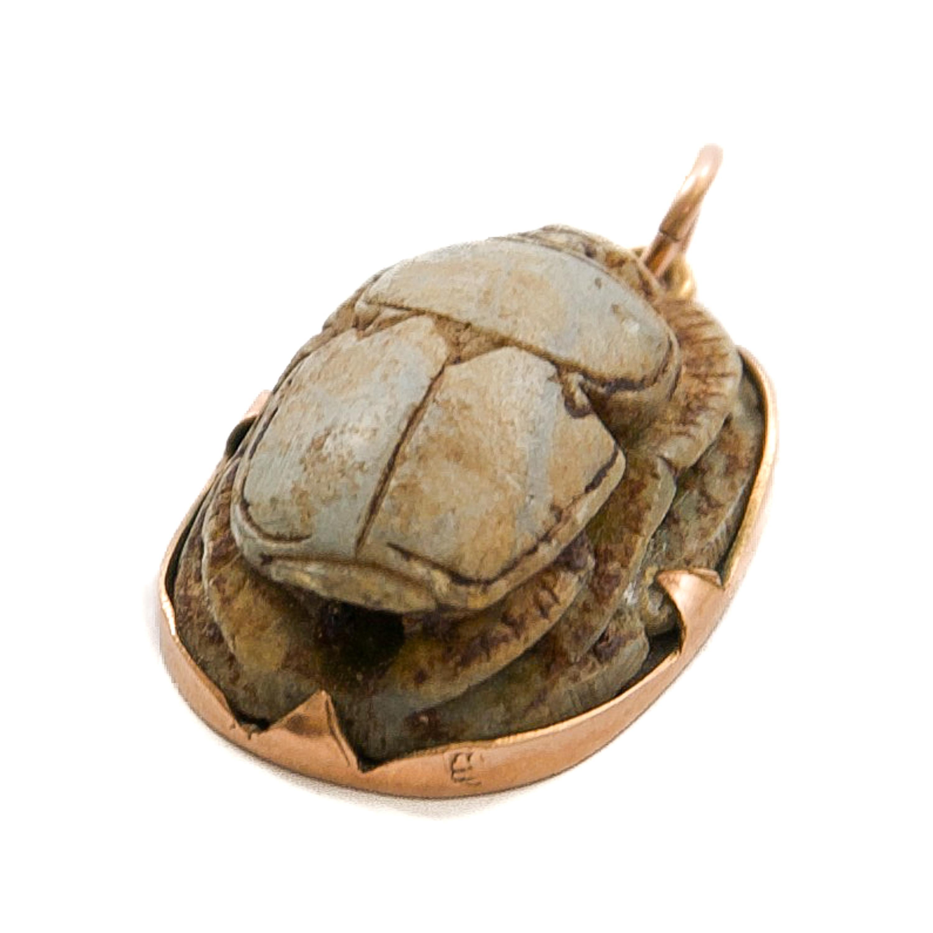 Antico ciondolo a forma di scarabeo egiziano in oro 14K con geroglifici in vendita 8