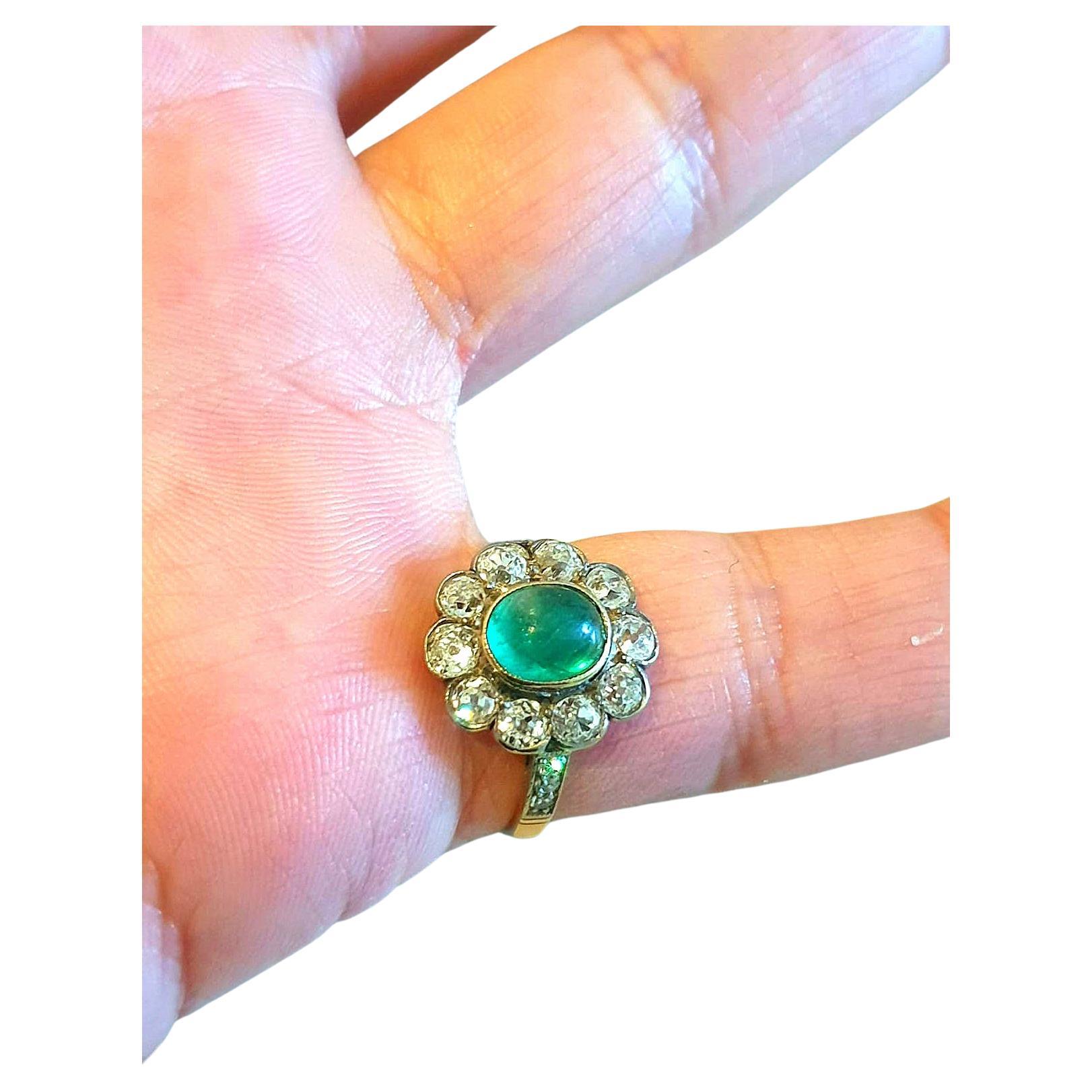 Antique Emerald And Old Mine Cut Diamond Gold Ring In Good Condition For Sale In Cairo, EG