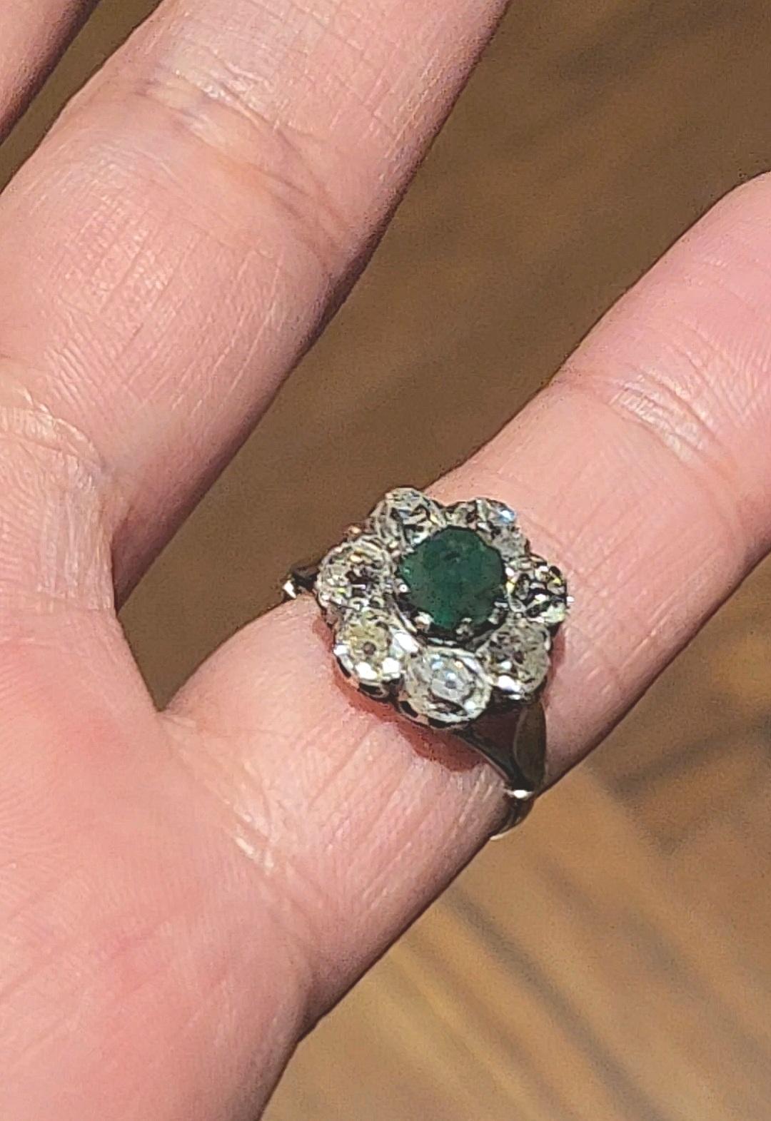 Antique Old Mine Cut Diamond And Emerald Gold Ring In Good Condition For Sale In Cairo, EG