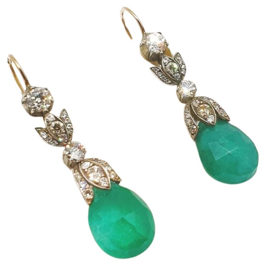 Antike baumelnde Ohrringe aus Gold mit Smaragd und Diamant im alten Minenschliff im Angebot 1