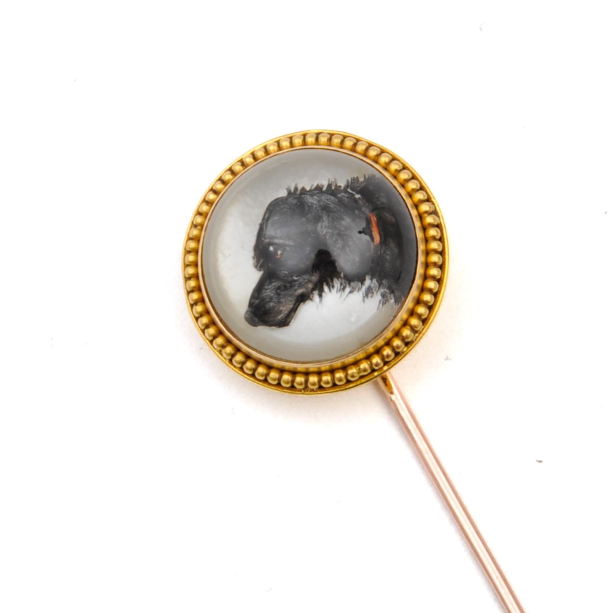 Taille ronde Antique épingle de revers victorienne Essex en or 14 carats avec chien de chasse en cristal en vente