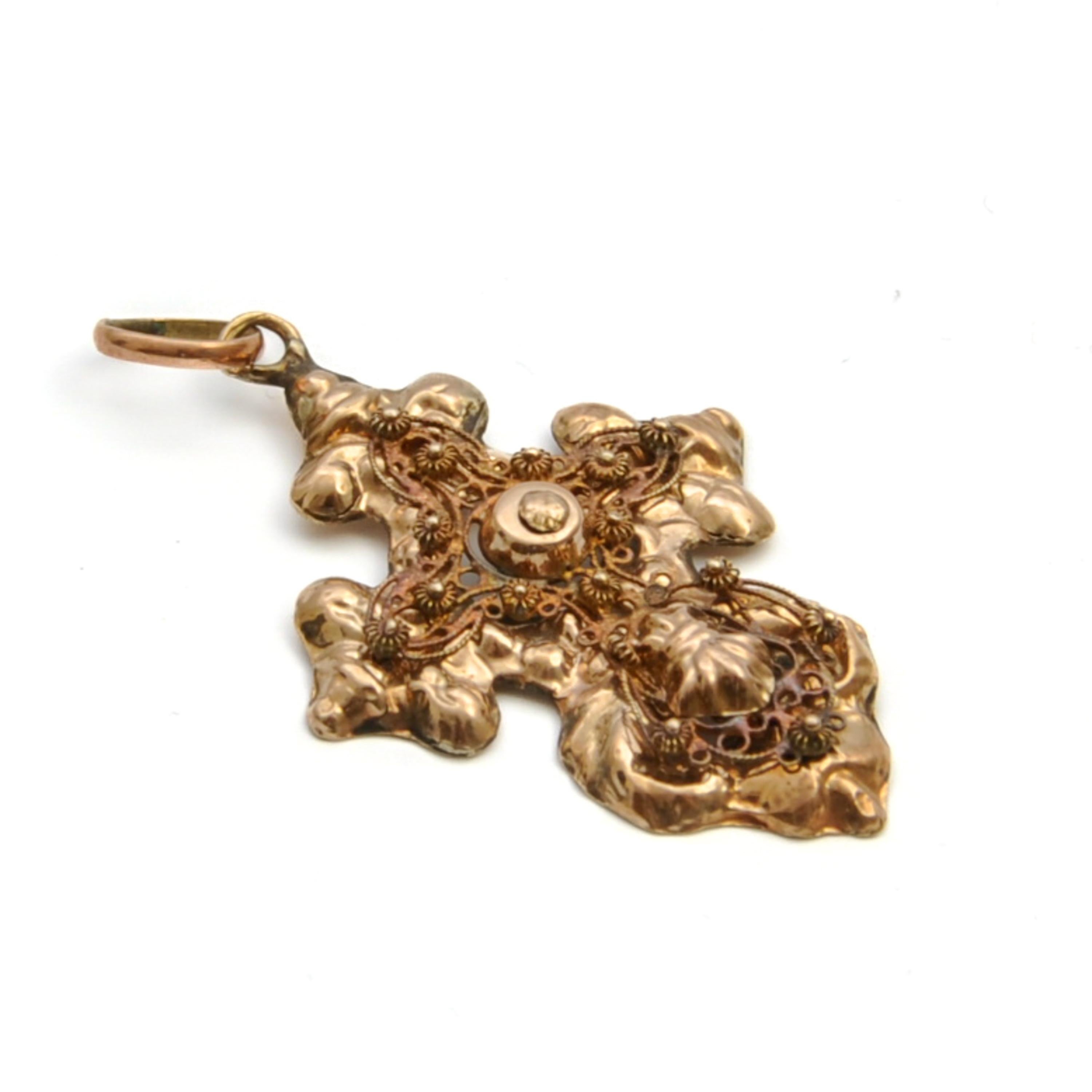 Antique 14K Gold Filigree and Cannetille Cross Pendant  In Good Condition For Sale In Rotterdam, NL