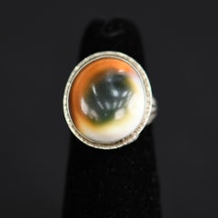 Bague ancienne en or 14 carats filigrane avec œil de Shiva en coquillage
