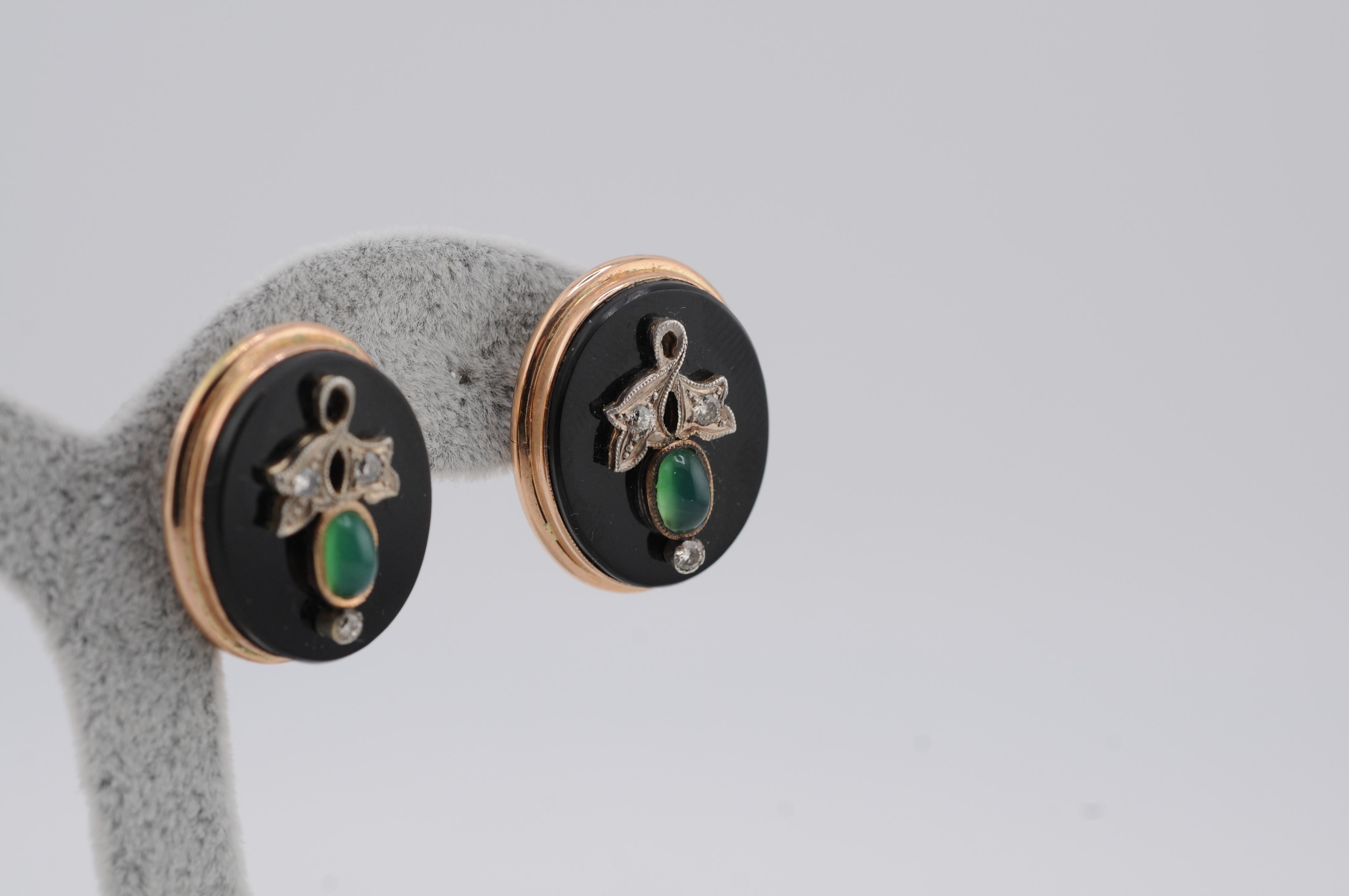 Taglio misto Antichi orecchini floreali in oro 14K con diamanti, onice e smeraldo cabochon in vendita