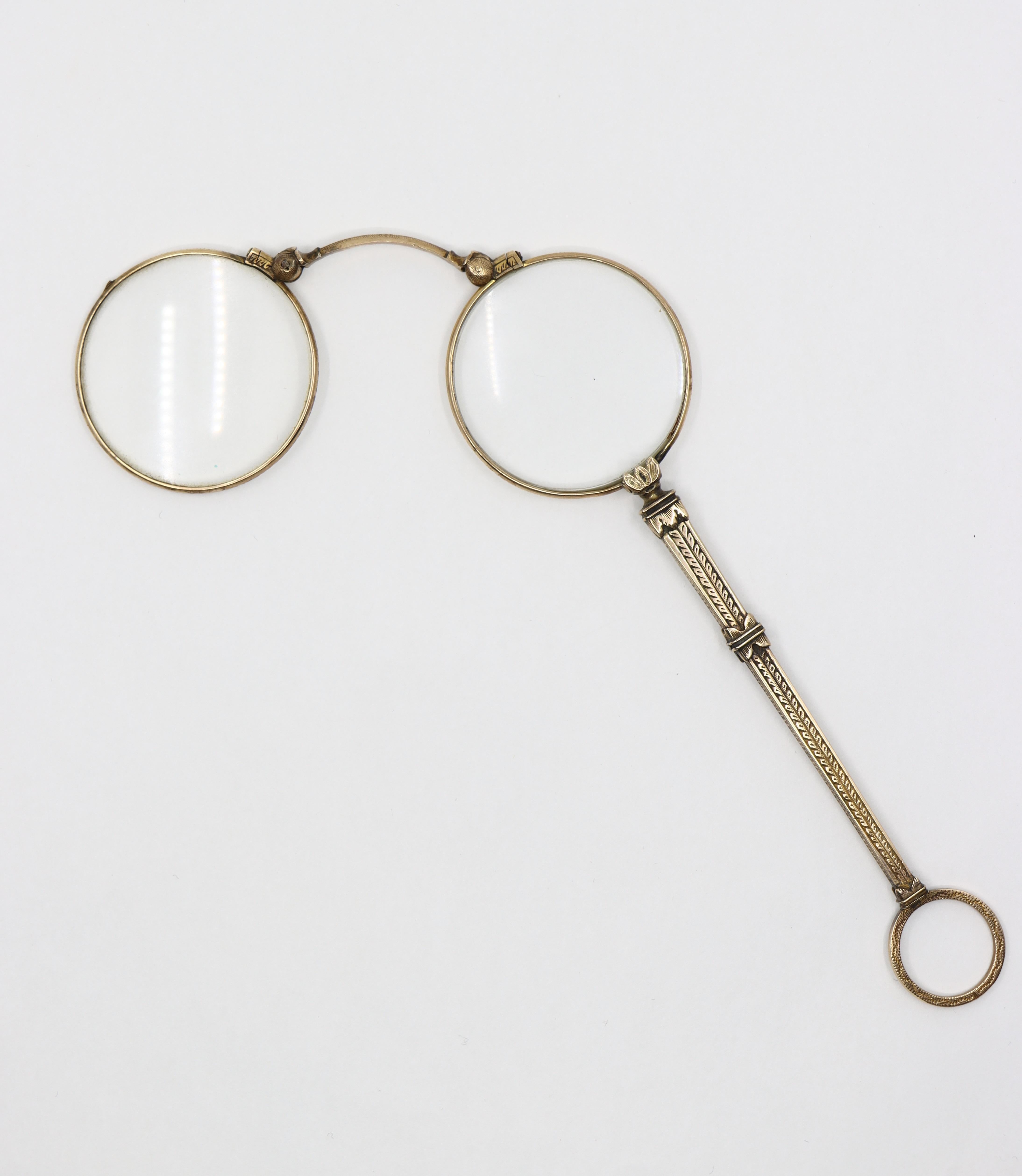 Lente d'ingrandimento antica in oro 14K pieghevole a forma di loretta In condizioni buone in vendita a Flushing, NY