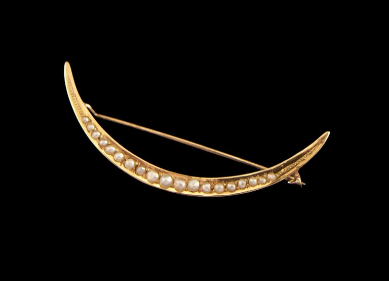 Victorian Antique 14K Gold & Graduated Seed Pearl Crescent Brooch - U.S.A. - Circa 1900 For Sale