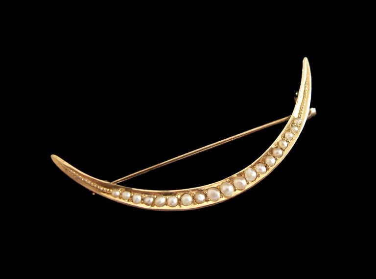 Round Cut Antique 14K Gold & Graduated Seed Pearl Crescent Brooch - U.S.A. - Circa 1900 For Sale