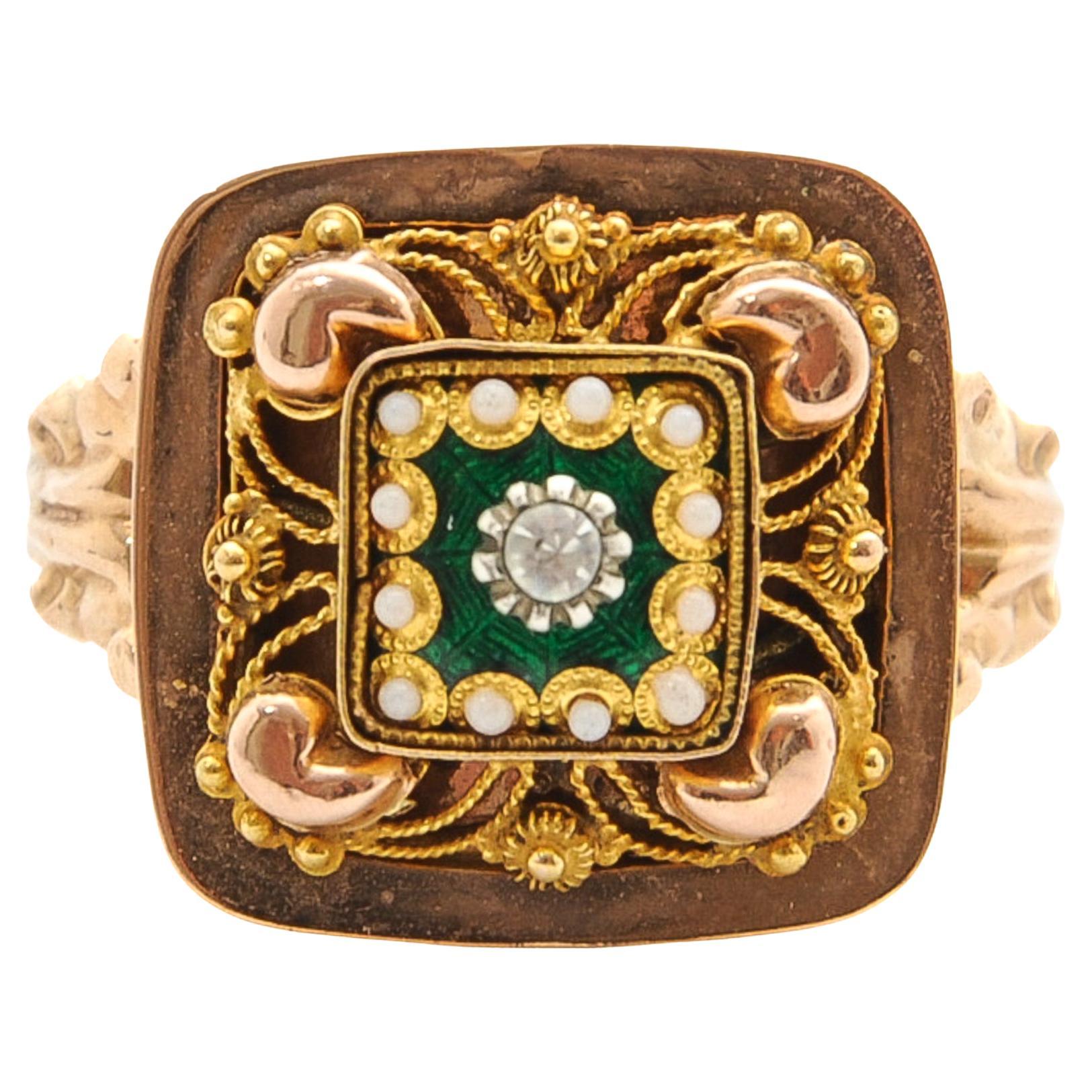 Antiker Ring aus grüner Emaille und Perlenketten aus 14K Gold