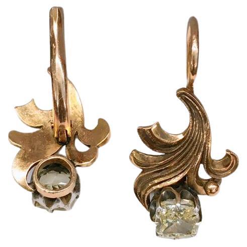 Antike Diamant-Ohrringe mit Kissenschliff aus Gold im Angebot 1