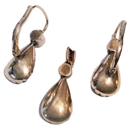 De las mujeres Conjunto de pendientes y colgante de oro con diamantes talla mina antiguos en venta