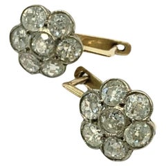 Boucles d'oreilles en or avec fleurs et diamants anciens taillés dans la masse