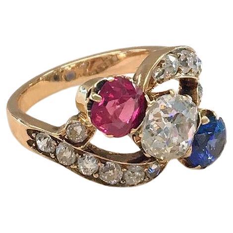 Antique Old Mine Cut Diamond Sapphire and Ruby Gold Ring In Good Condition For Sale In Cairo, EG