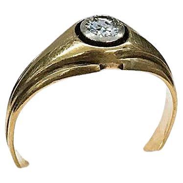 Antique Old Mine Cut Diamond Solitaire Gold Ring In Good Condition For Sale In Cairo, EG