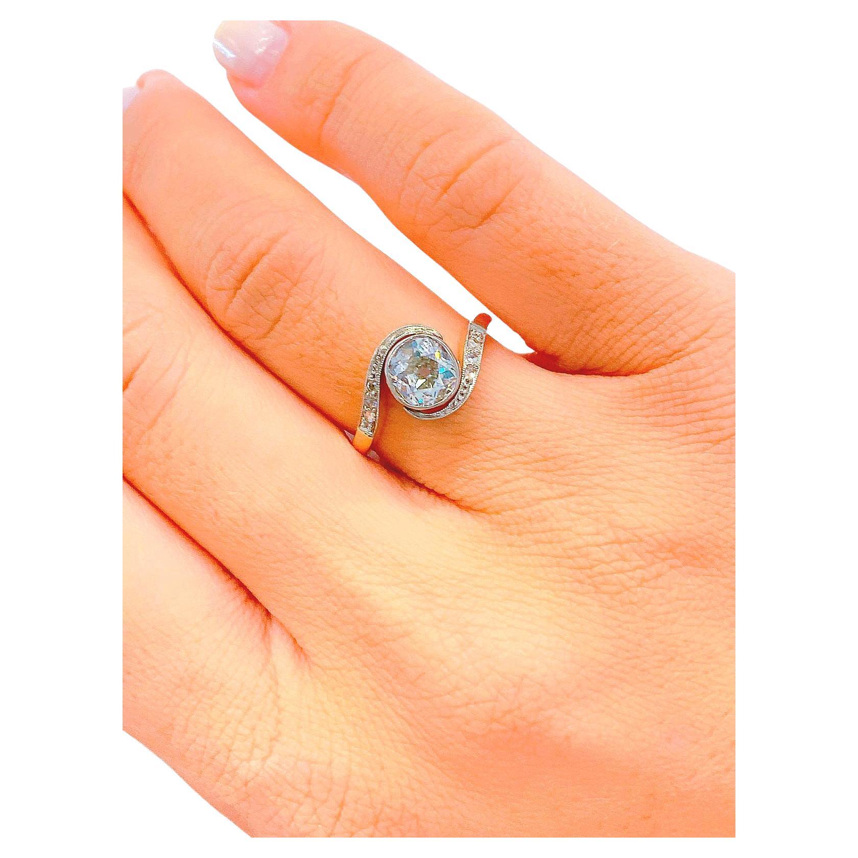 Antico anello solitario in oro con diamante taglio miniera 1