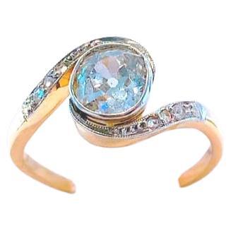 Antico anello solitario in oro 14k con al centro 1 diamante taglio old mine del peso stimato di 1,5 carati H. H. I. colore si clearity sormontato da rebbi in platino diametro testa dell'anello 6,67 mm risalente all'Europa del 1910.c.