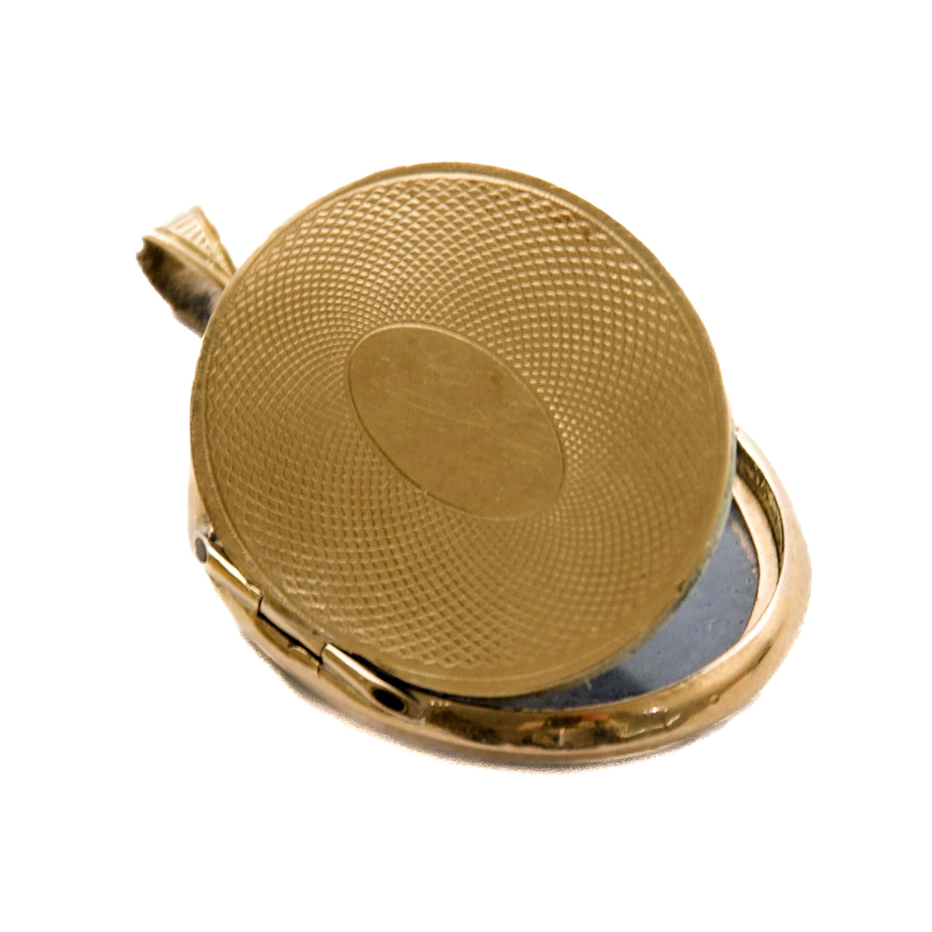 Antique 14K Gold Oval Locket with Niello and Guilloché Decoration, 19th Century For Sale 7