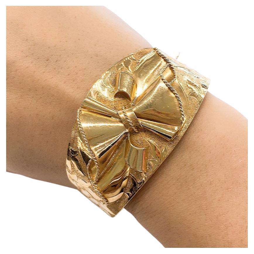 Women's Antique Gold Ribbon Gold Bangle Bracelet For Sale
