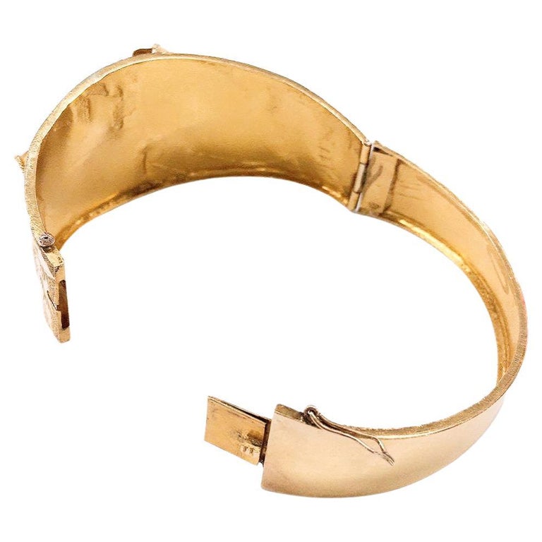 Antique Gold Ribbon Bangle Bracelet For Sale at 1stDibs