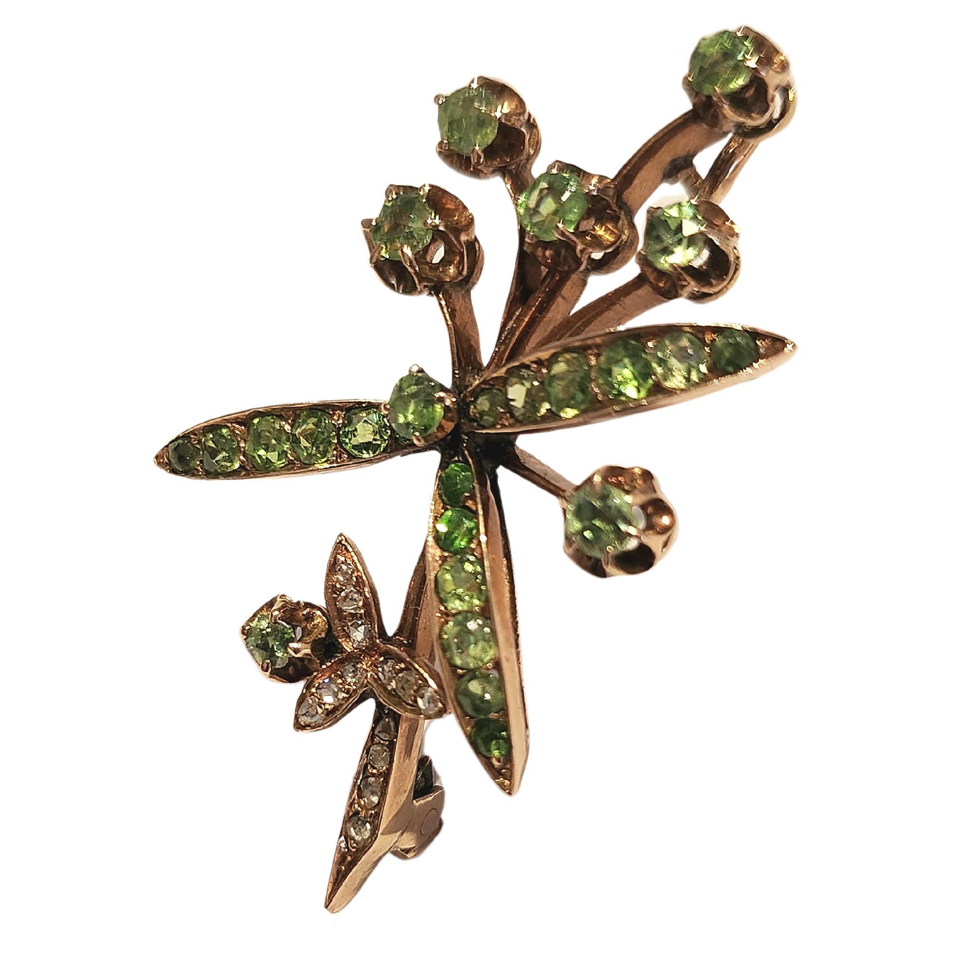 Antike russische Goldbrosche mit Demantoid-Blumenblumen im Zustand „Gut“ im Angebot in Cairo, EG