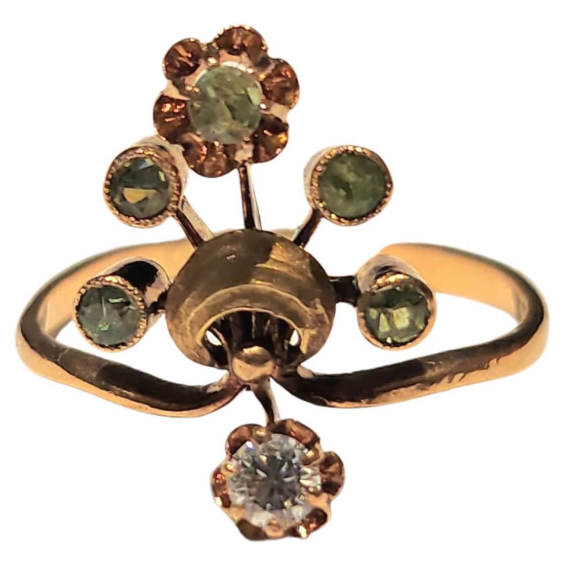 Antique Diamond And Demantoid Russian Gold Ring In Good Condition For Sale In Cairo, EG