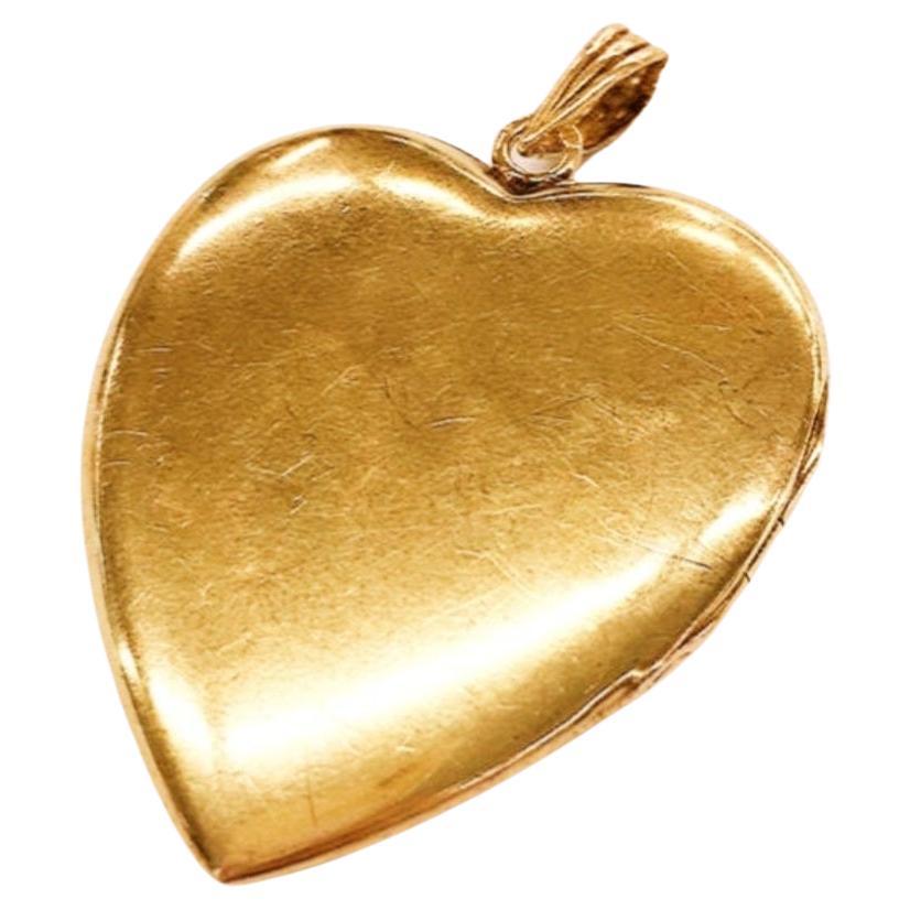 Antique Enamel Heart Locket Gold Pendant In Fair Condition For Sale In Cairo, EG