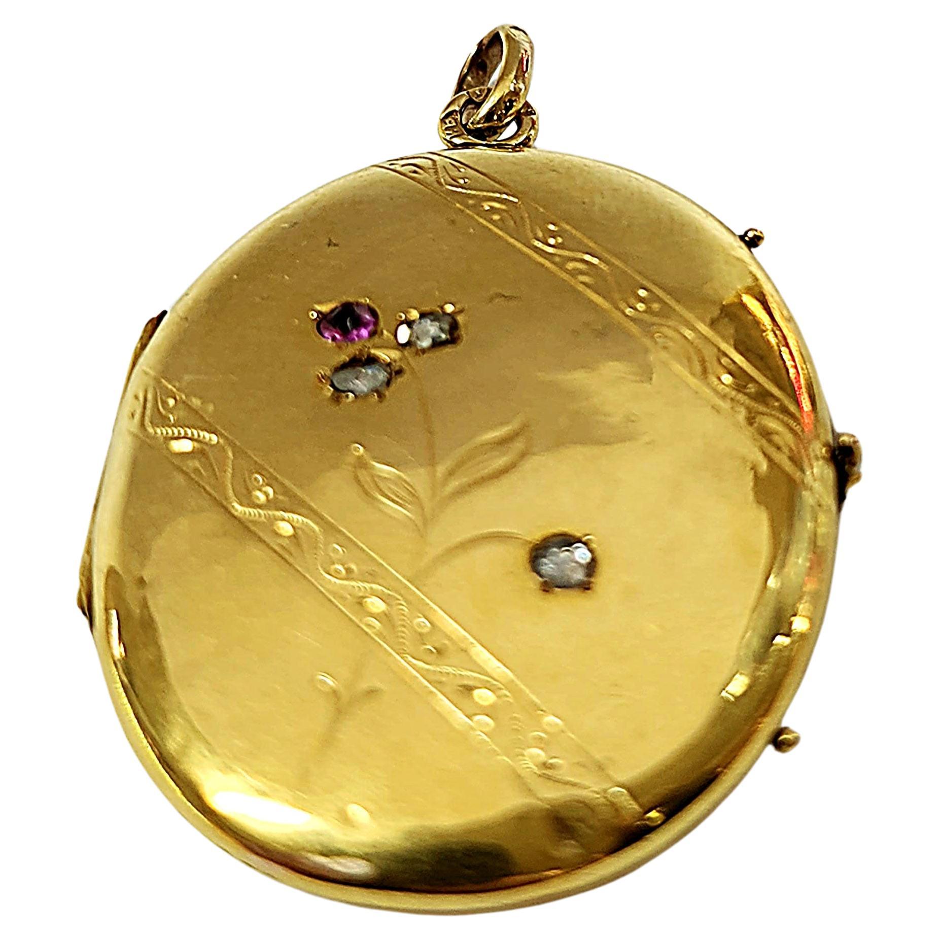 Pendentif médaillon russe ancien en or en vente 1