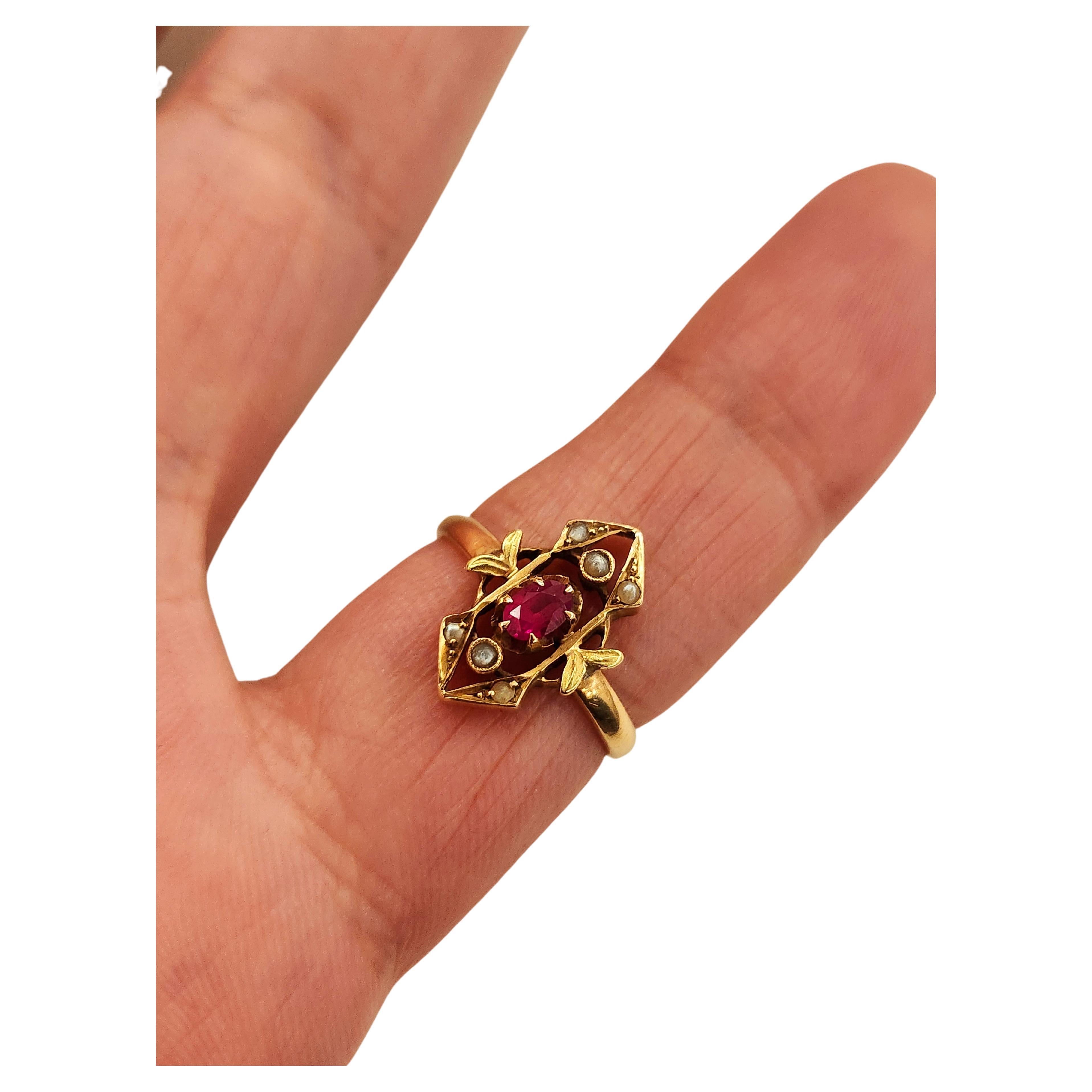 Antique Ruby Russian Gold Ring In Good Condition For Sale In Cairo, EG
