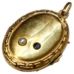 Antico ciondolo a medaglione in oro russo con zaffiro e perla