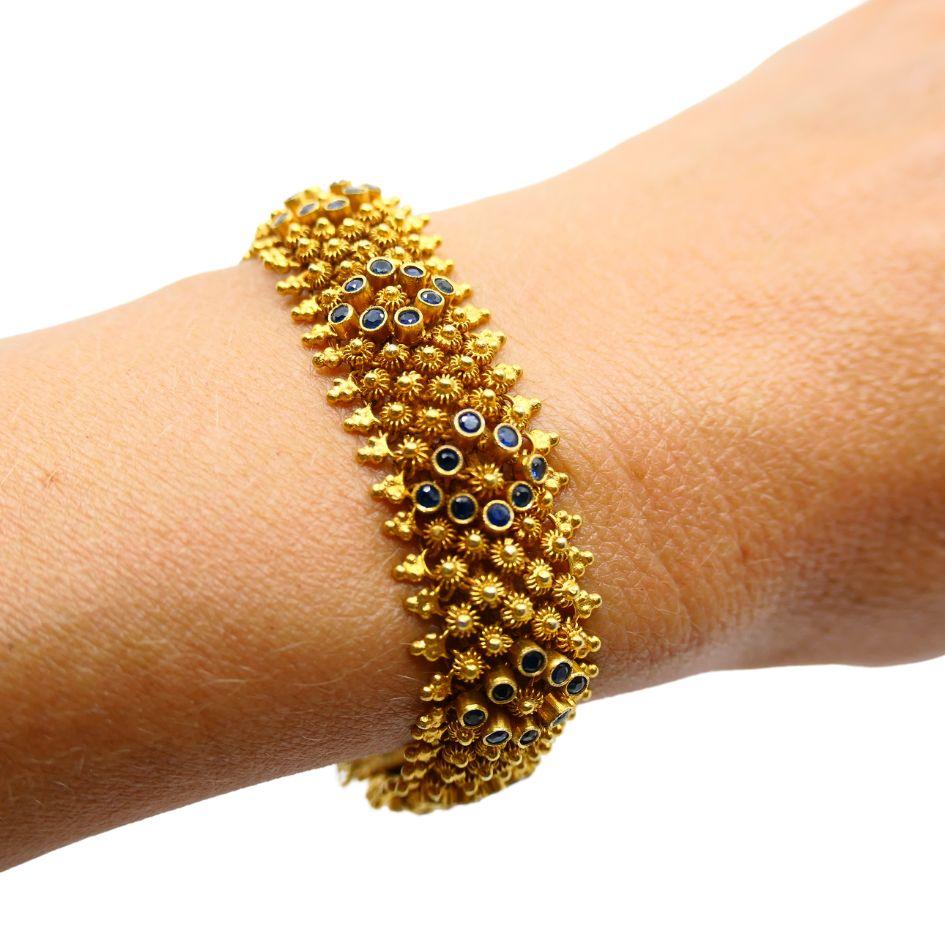 Taille mixte Antique 14k Gold Sapphire Bracelet Floral Design en vente