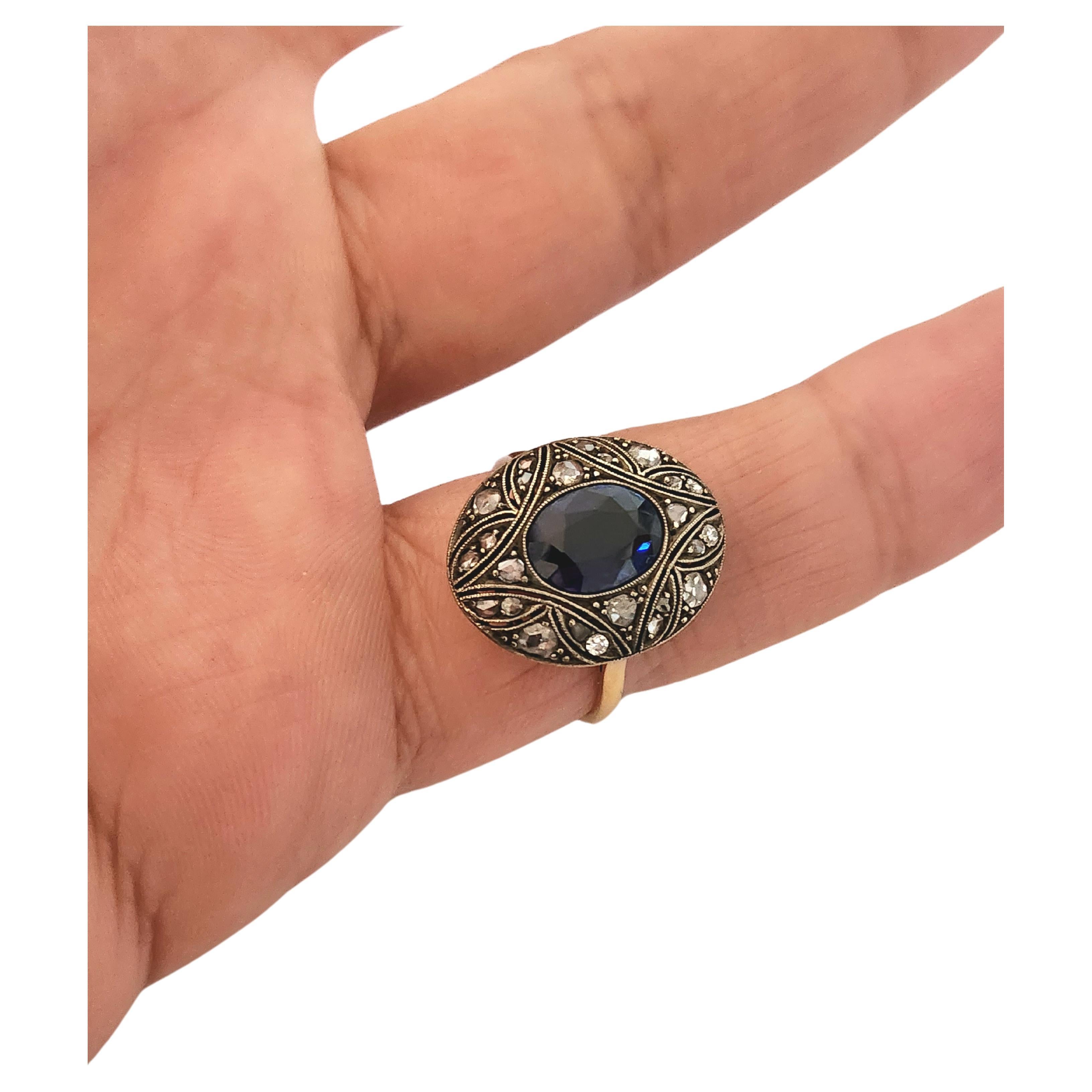 Antique Sappier And Diamond Gold Ring In Good Condition For Sale In Cairo, EG