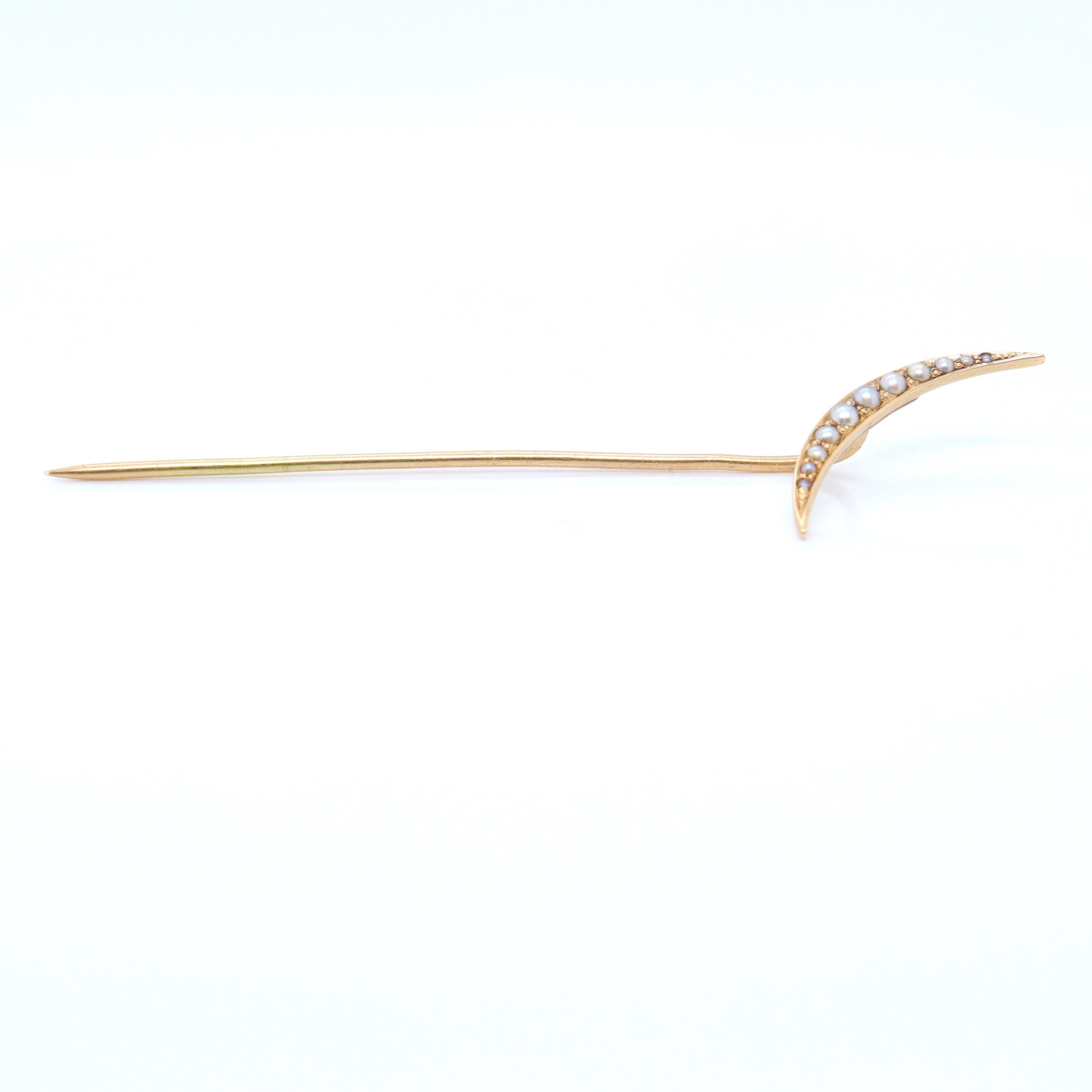Antique 14k Gold & Seed Pearl Crescent Moon Stick Pin In Good Condition For Sale In Philadelphia, PA