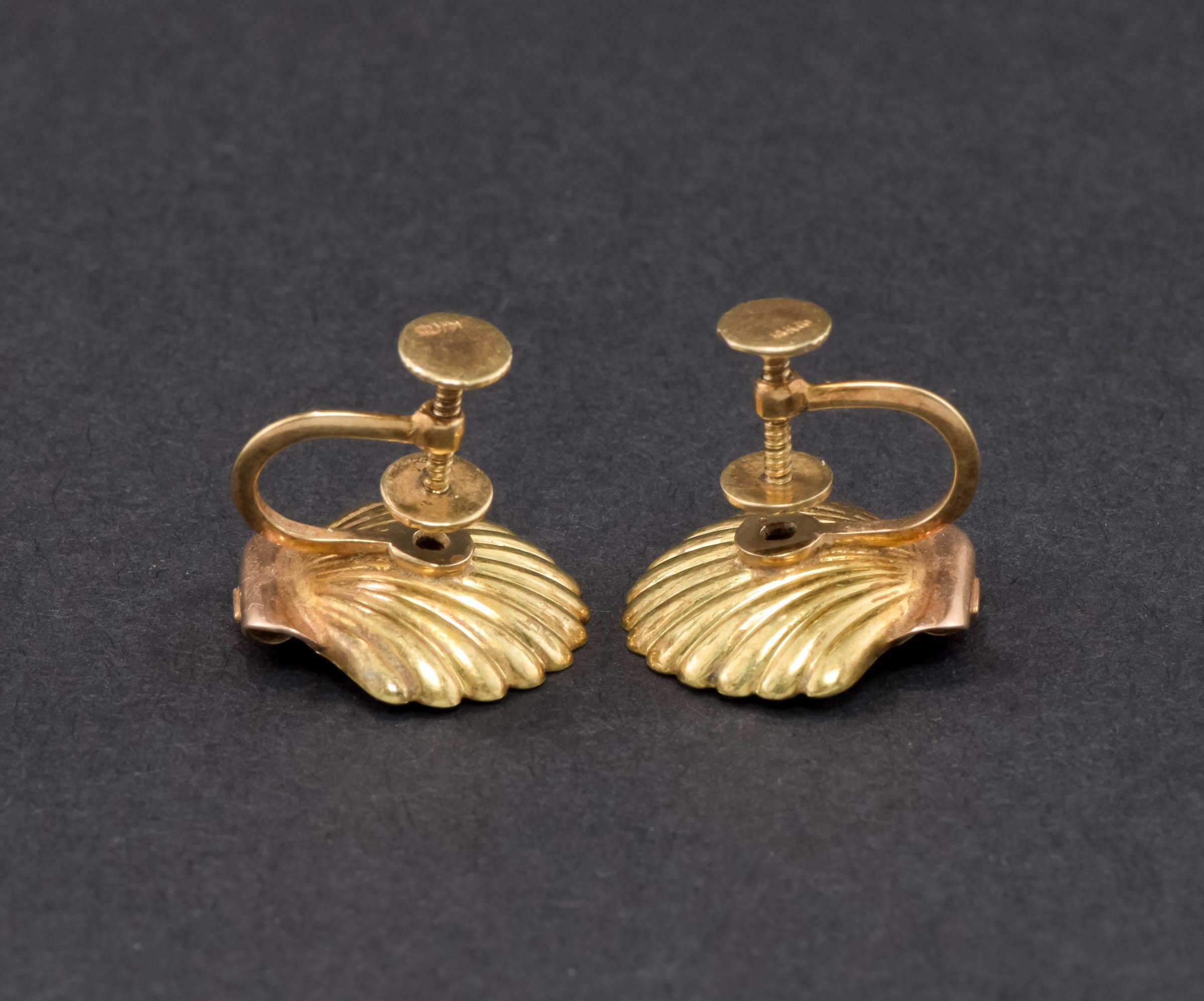 Antike 14K Gold Muschel-Ohrringe mit Perlen von Sloan & Co. Französisch Schraube zurück Stil im Zustand „Gut“ im Angebot in Danvers, MA