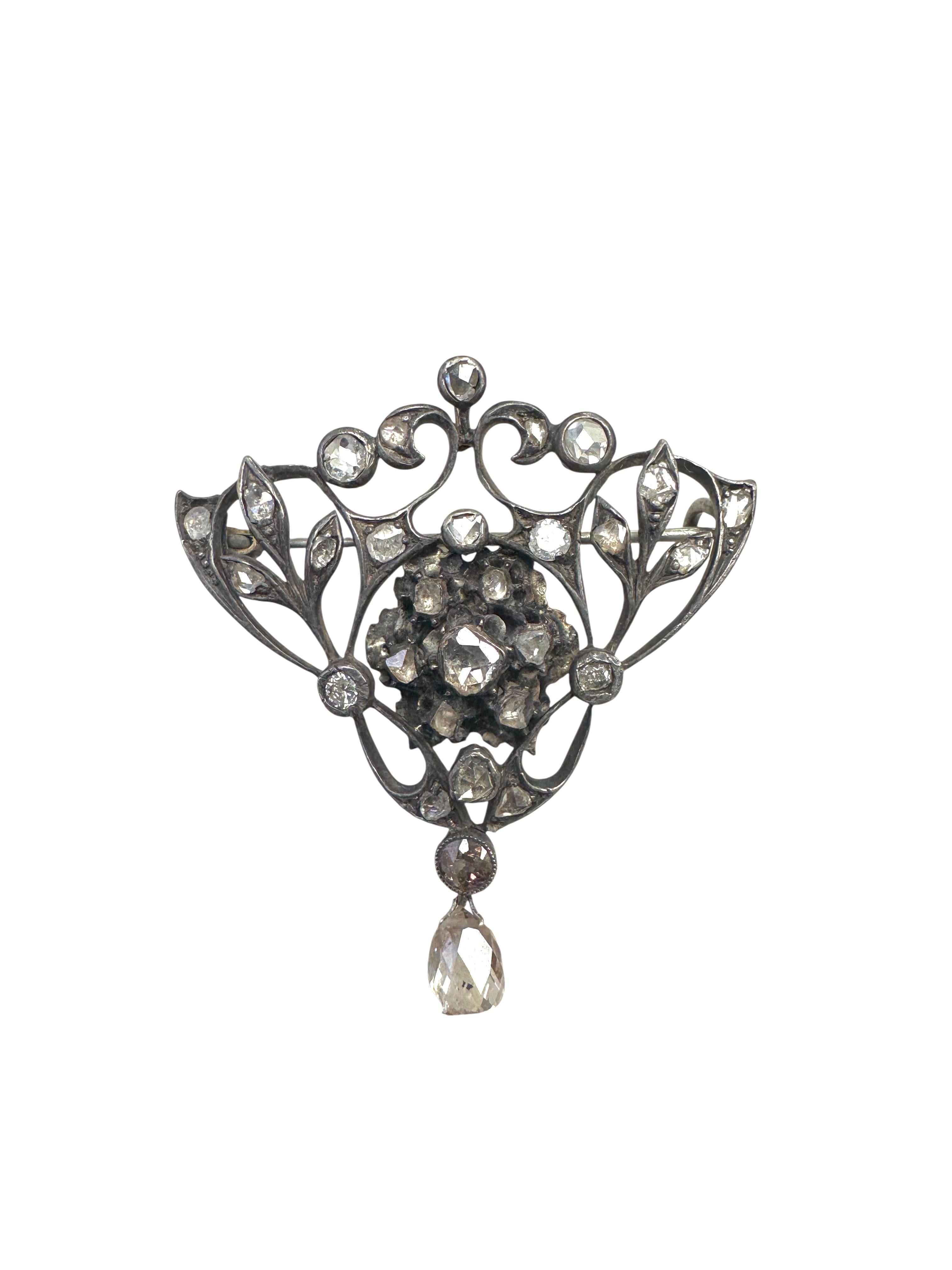 Broche ancienne en or 14K et argent avec diamants et goutte d'eau en forme de briolette, Circa 1880 Unisexe en vente