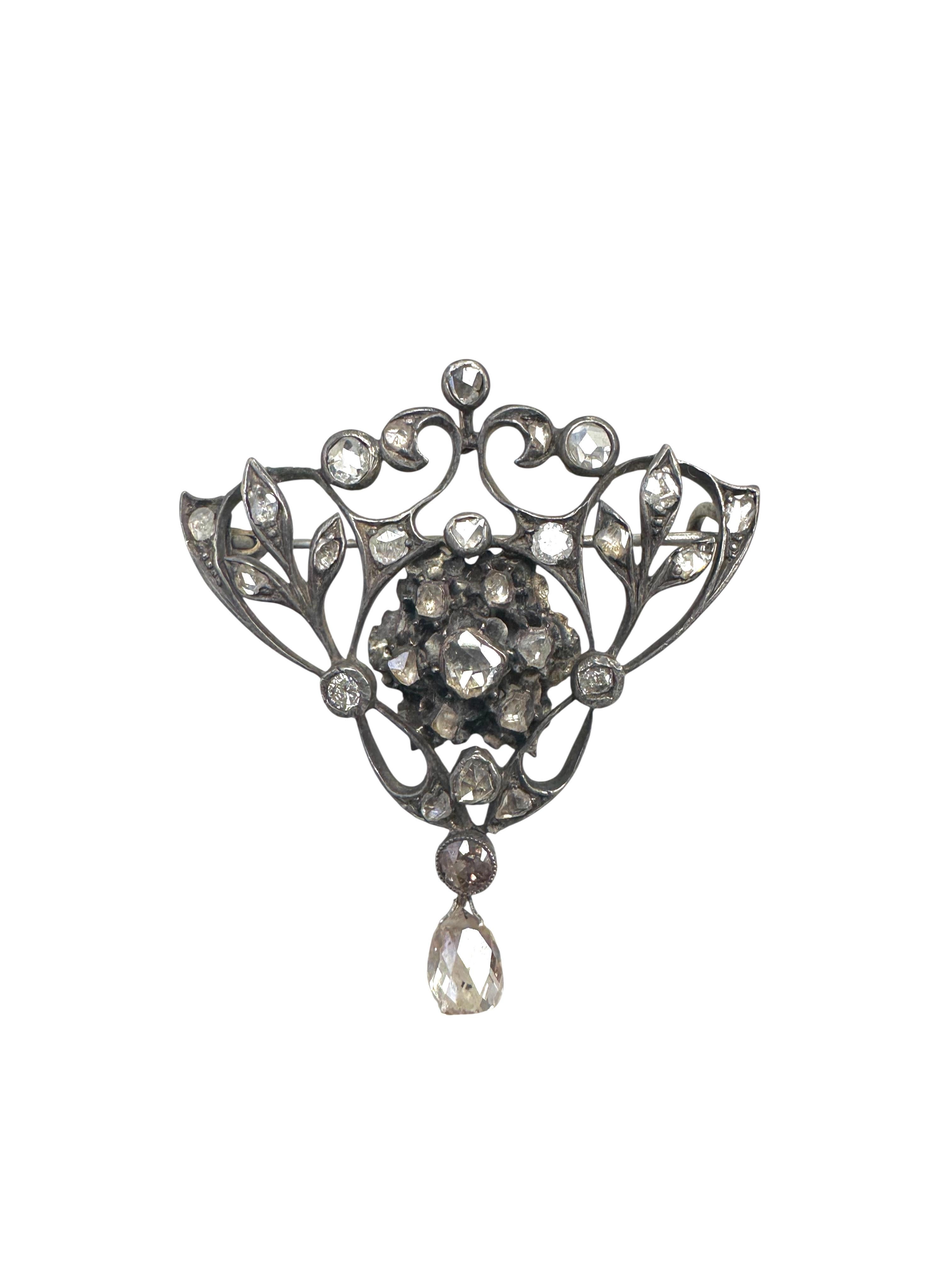 Broche ancienne en or 14K et argent avec diamants et goutte d'eau en forme de briolette, Circa 1880 en vente