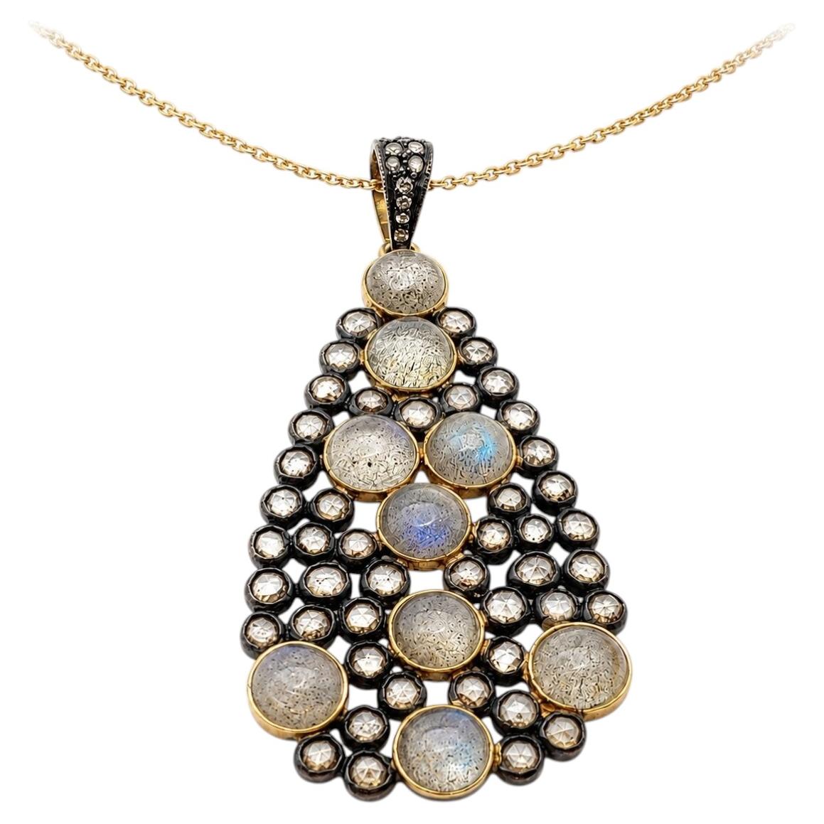 Collier avec pendentif chakra en or 14 carats, argent, pierre de lune et diamant taille rose en vente