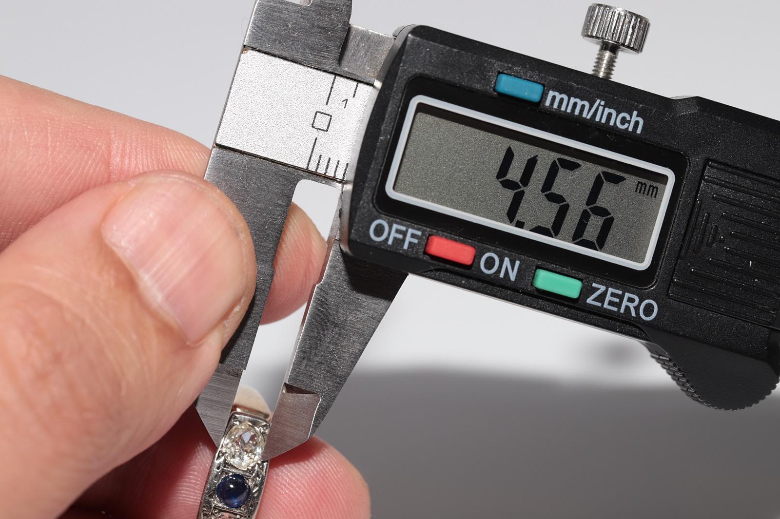 Bague ancienne en or 14 carats avec diamants naturels taille ancienne et saphirs en vente 5