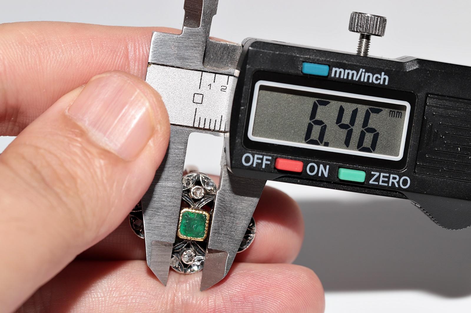 Bague ancienne en or 14 carats avec diamants naturels taille rose et émeraudes en vente 5