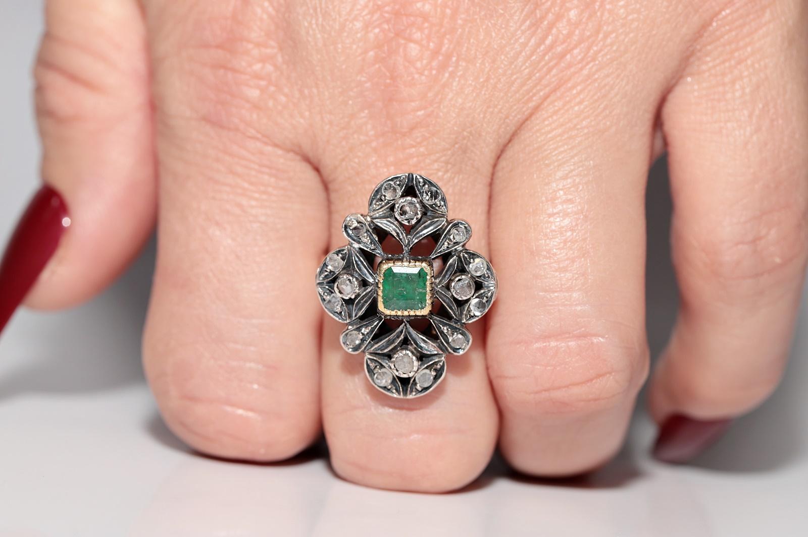 Bague ancienne en or 14 carats avec diamants naturels taille rose et émeraudes en vente 8