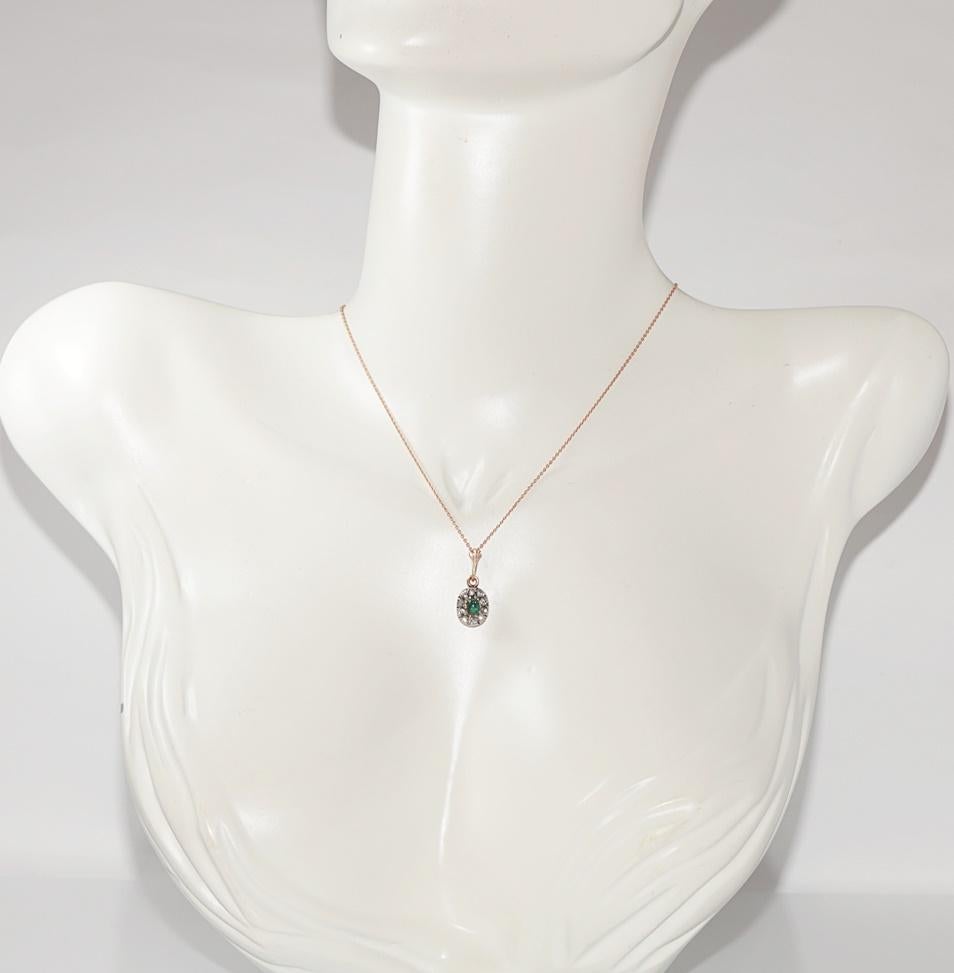 In very good condition.
Total weight is 2.7 grams.
Totally is diamond 0.30 ct.
The diamond is has H-I-J-K color and s1-s2-s3-Pique 1 clarity.
Totally is emerald 0.20 ct.
Total lenght is chain 46 cm.
Please contact for any questions.