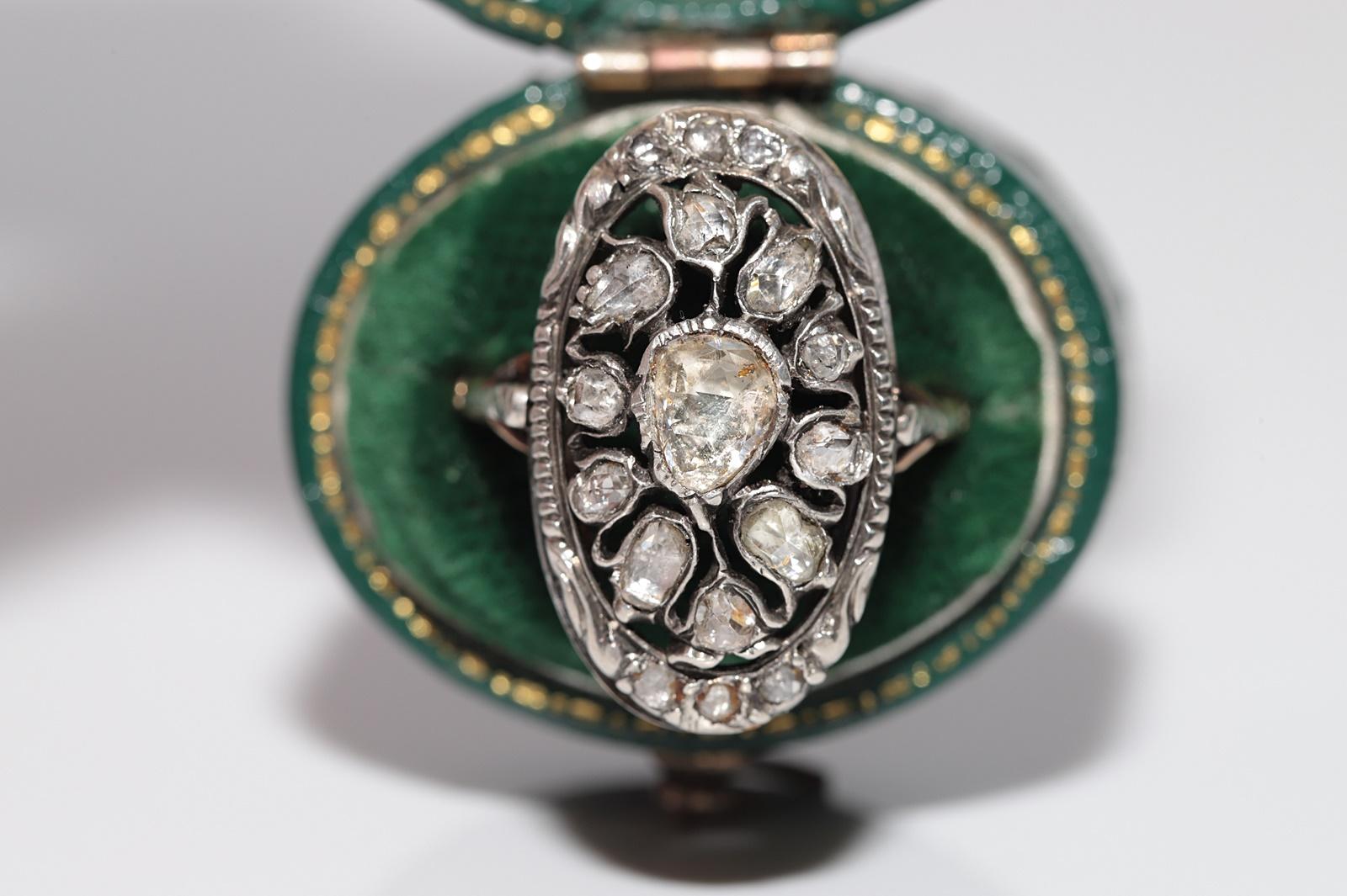 In ottime condizioni.
Il peso totale è di 6,2 grammi.
Totalmente è un diamante da 0,85 ct.
Il diamante ha un colore H.H.K.L.A. e una purezza s1-s2-s3-Pique 1-2.
La misura dell'anello è US 7
Possiamo realizzare qualsiasi dimensione.
La scatola non è