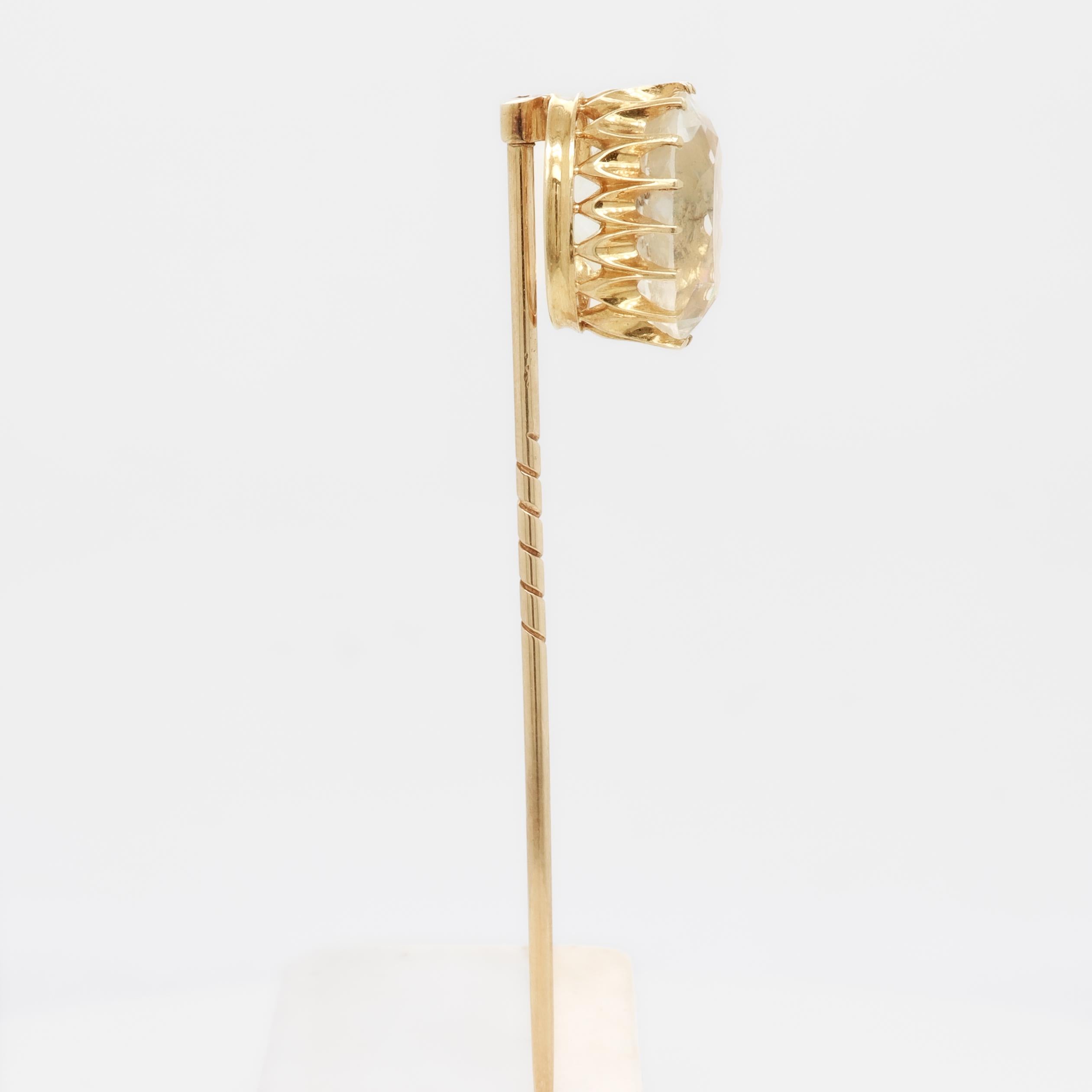 Epingle à baguette ancienne en or 14K et saphir blanc en vente 8