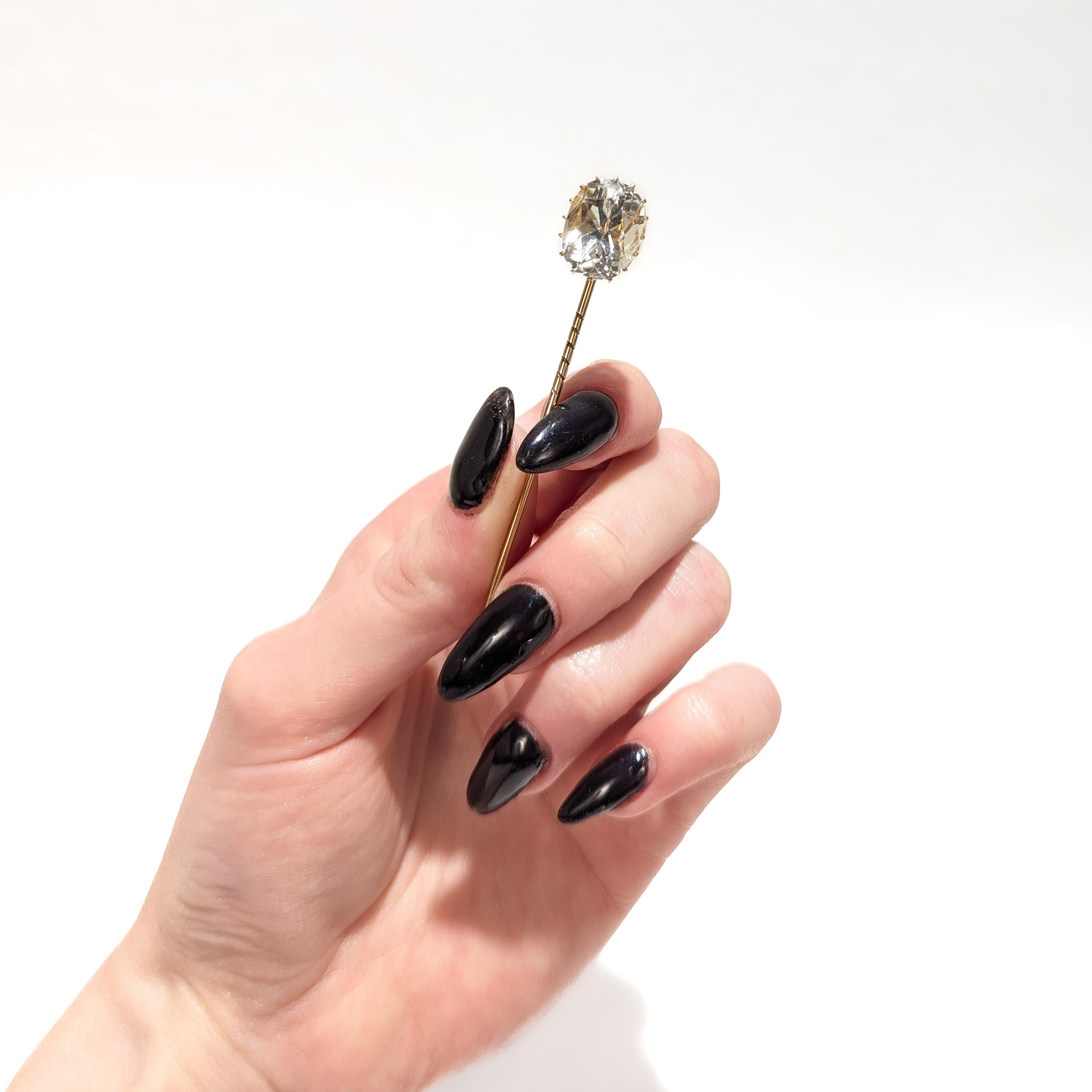 Rétro Epingle à baguette ancienne en or 14K et saphir blanc en vente