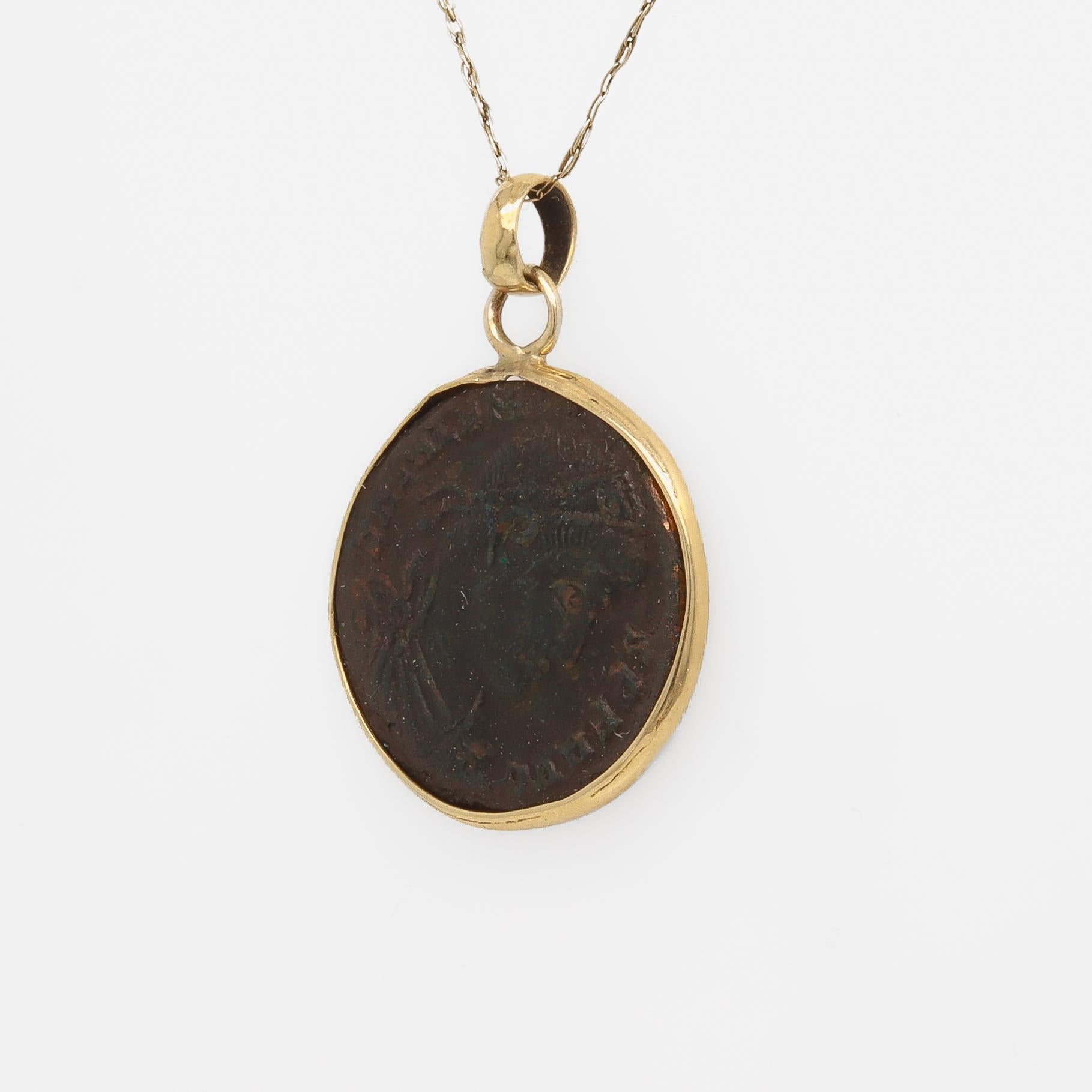 Pendentif de pièce de monnaie ancienne en bronze monté en 14 carats pour collier en vente 4