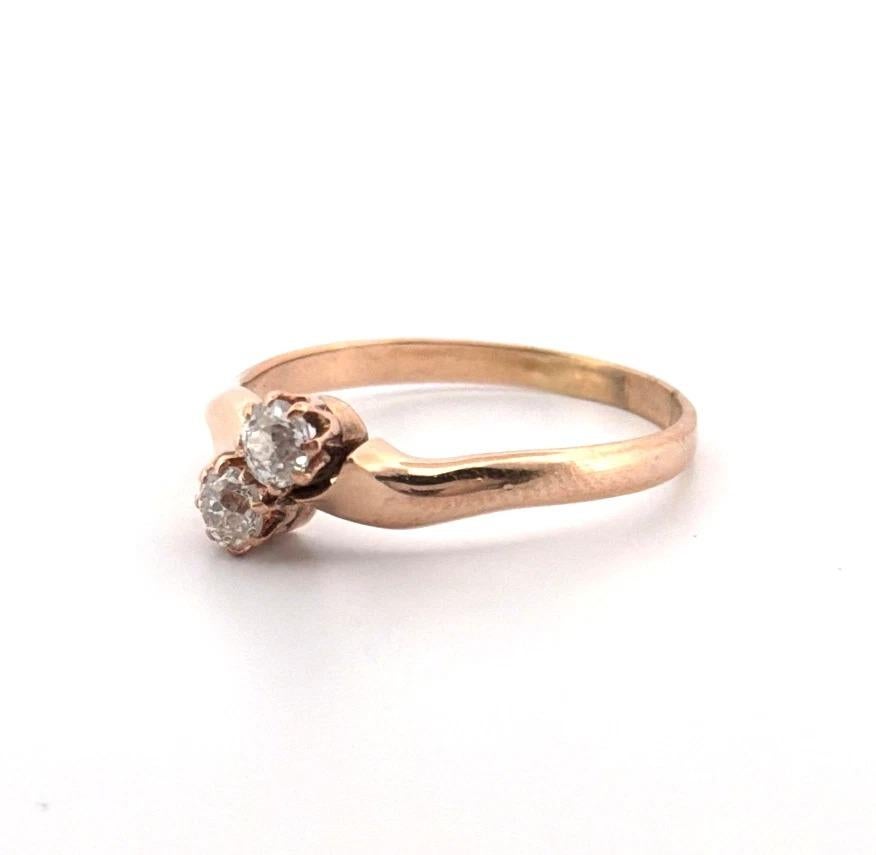 Antique 14K Rose Gold 0.40CTW Old Mine Cut Diamond 2-Stone Bypass Ring Size 9.75 In Good Condition For Sale In Carmel By The Sea, CA