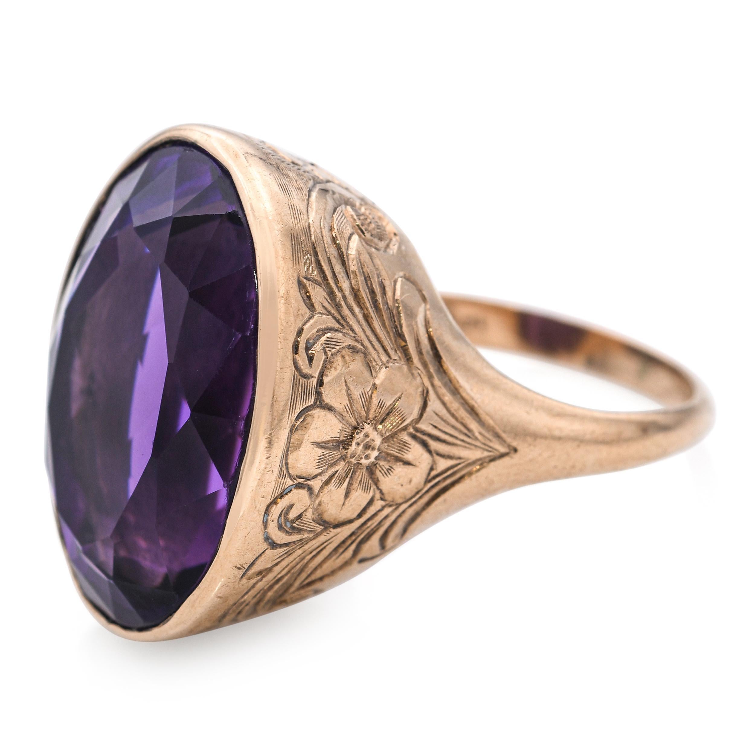 Taille ovale Bague ancienne en or rose 14k 17ct gravée d'une fleur d'améthyste en vente