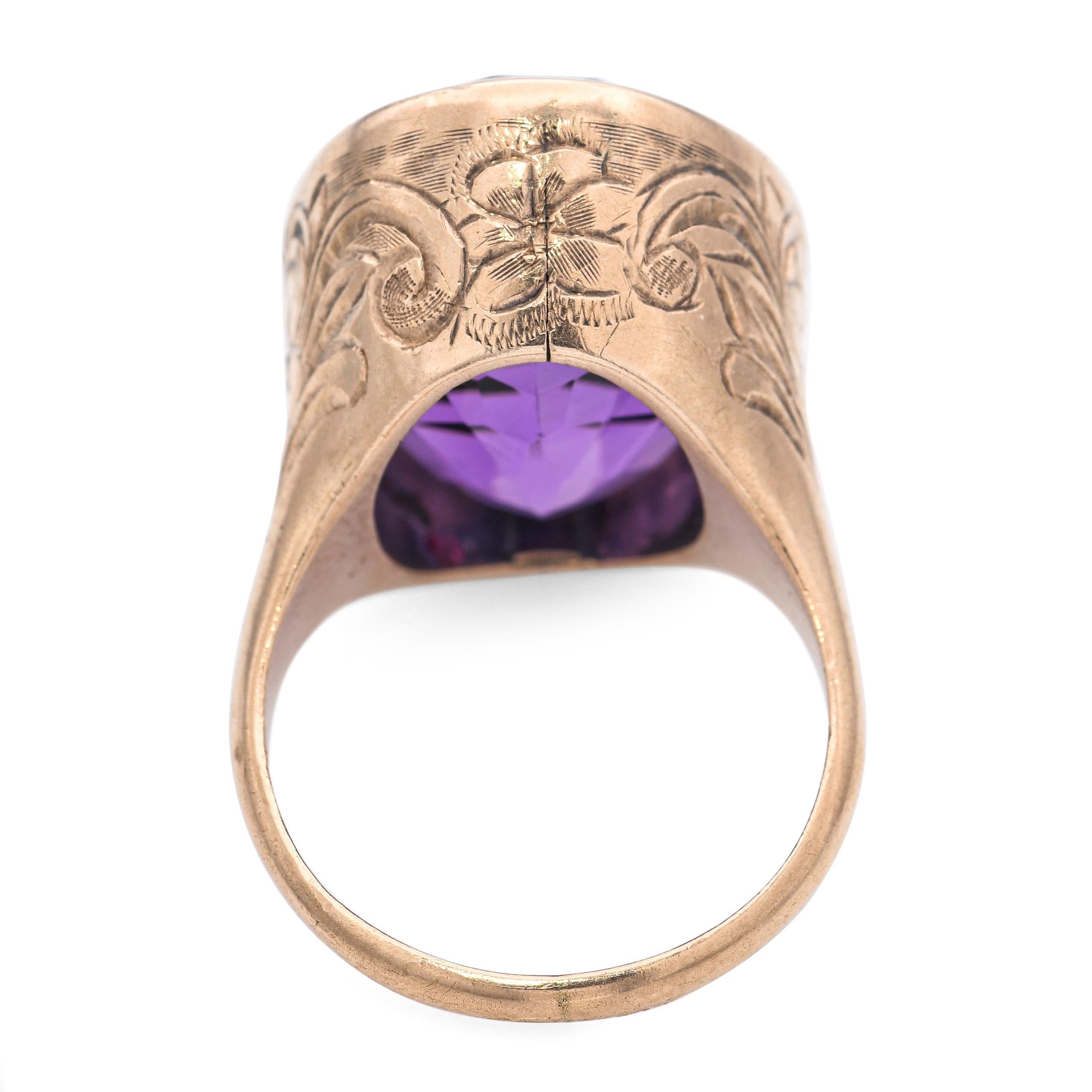 Bague ancienne en or rose 14k 17ct gravée d'une fleur d'améthyste Bon état - En vente à New York, NY