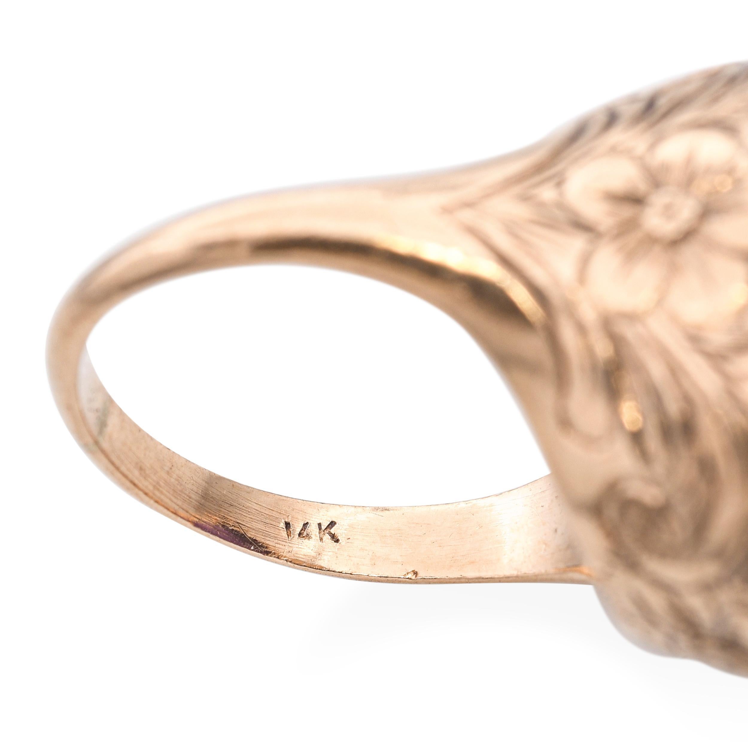 Bague ancienne en or rose 14k 17ct gravée d'une fleur d'améthyste en vente 1