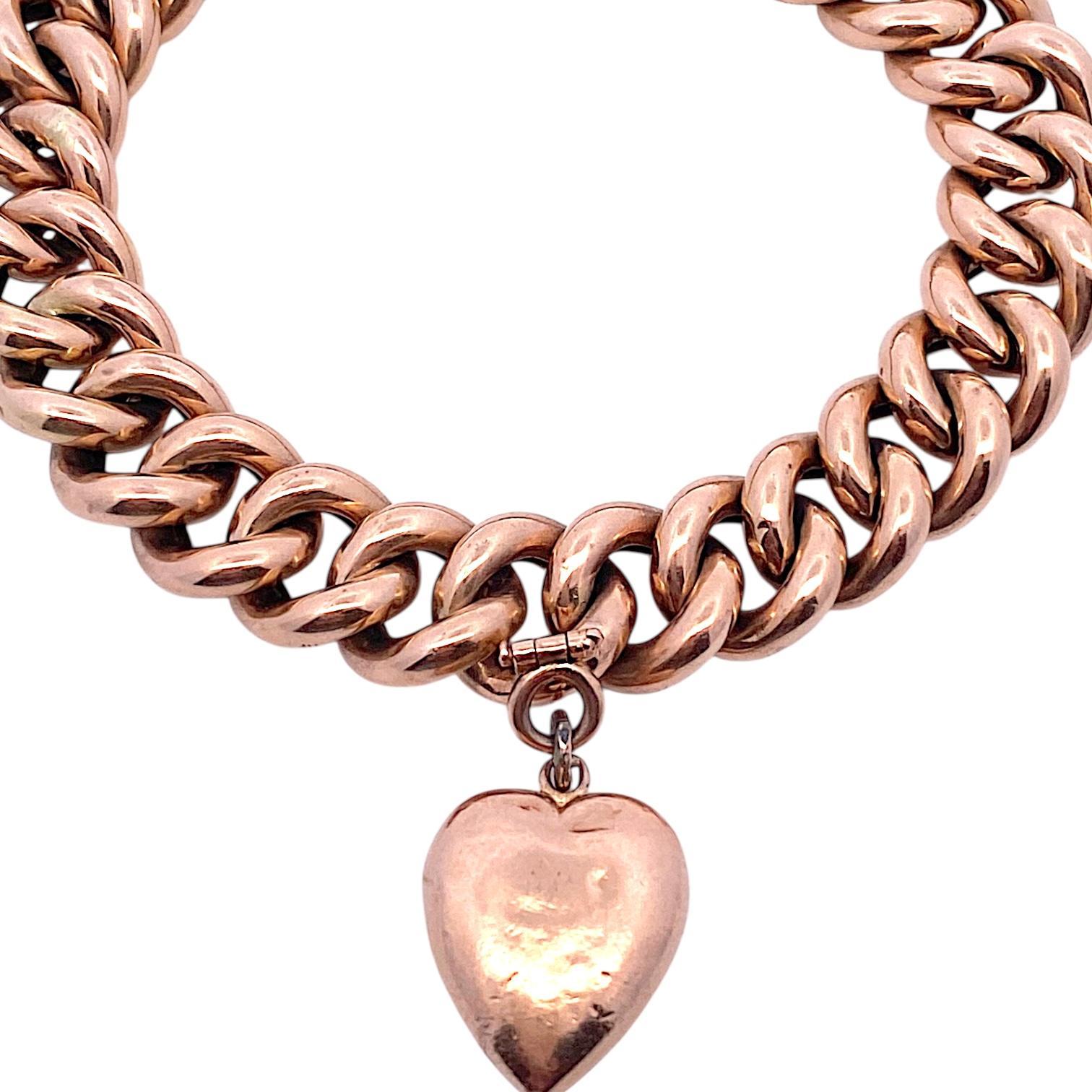 Pulsera antigua de oro rosa de 14 quilates con dije de corazón Curb-Link en Bueno estado para la venta en Henderson, NV